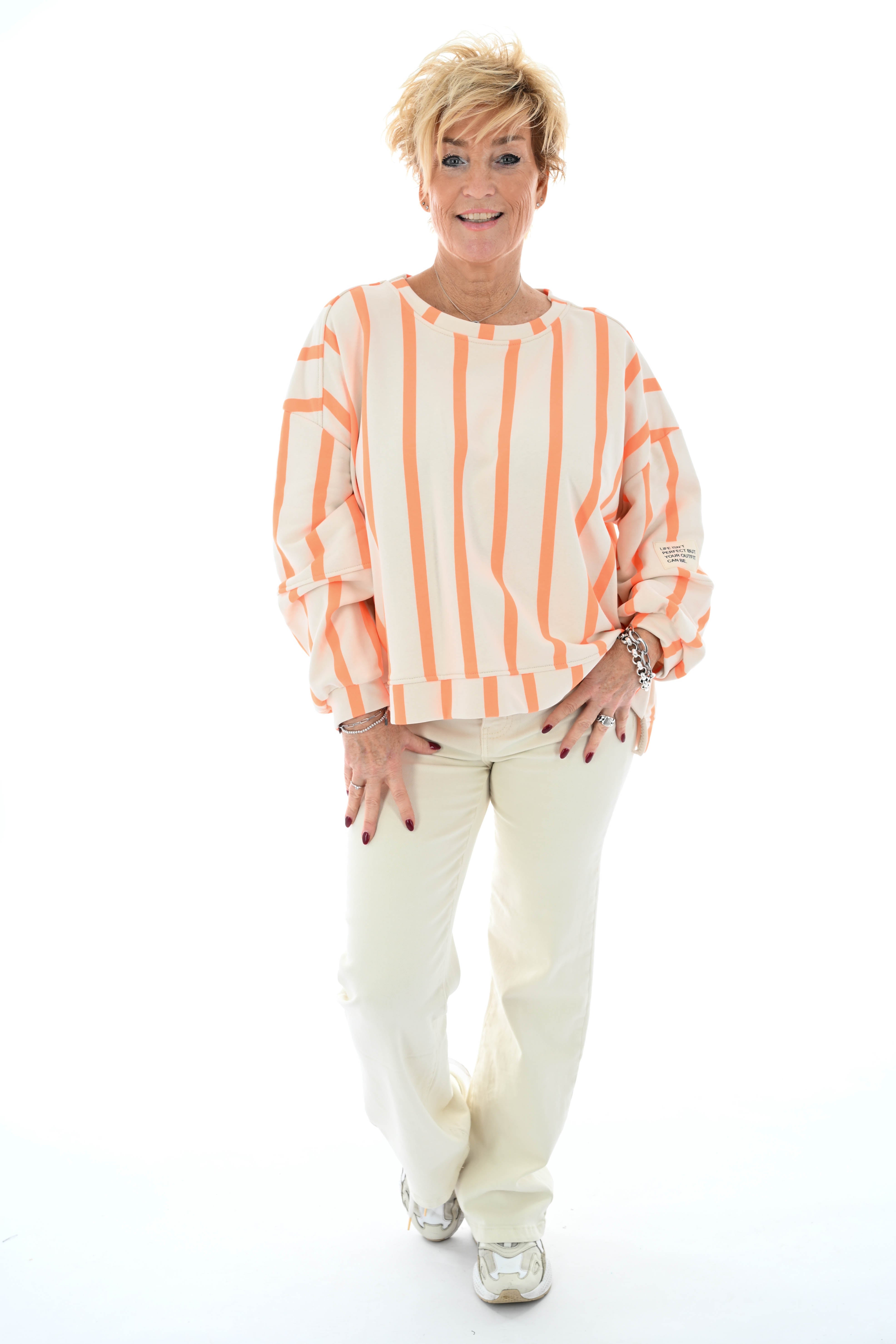 Sweater applicatie en strepen beige