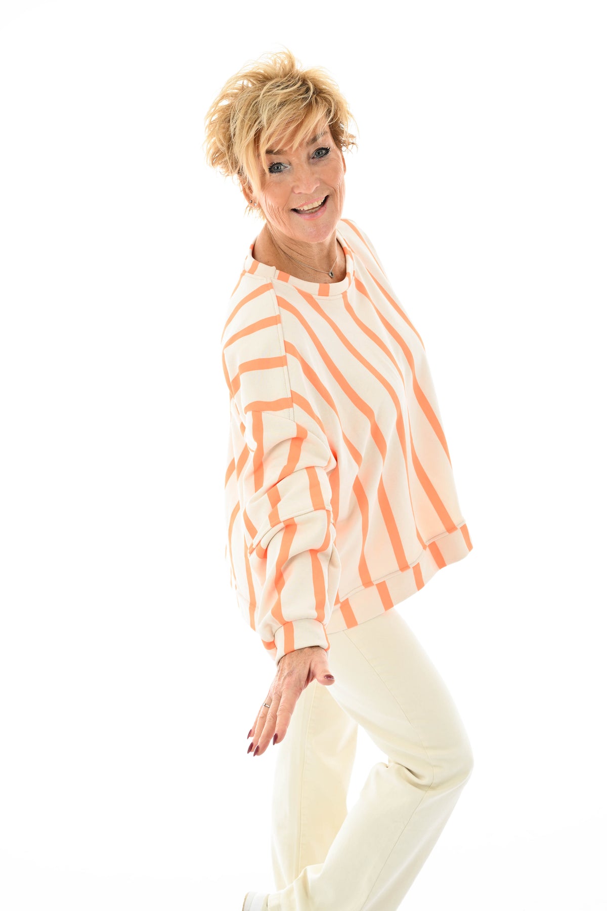 Sweater applicatie en strepen beige