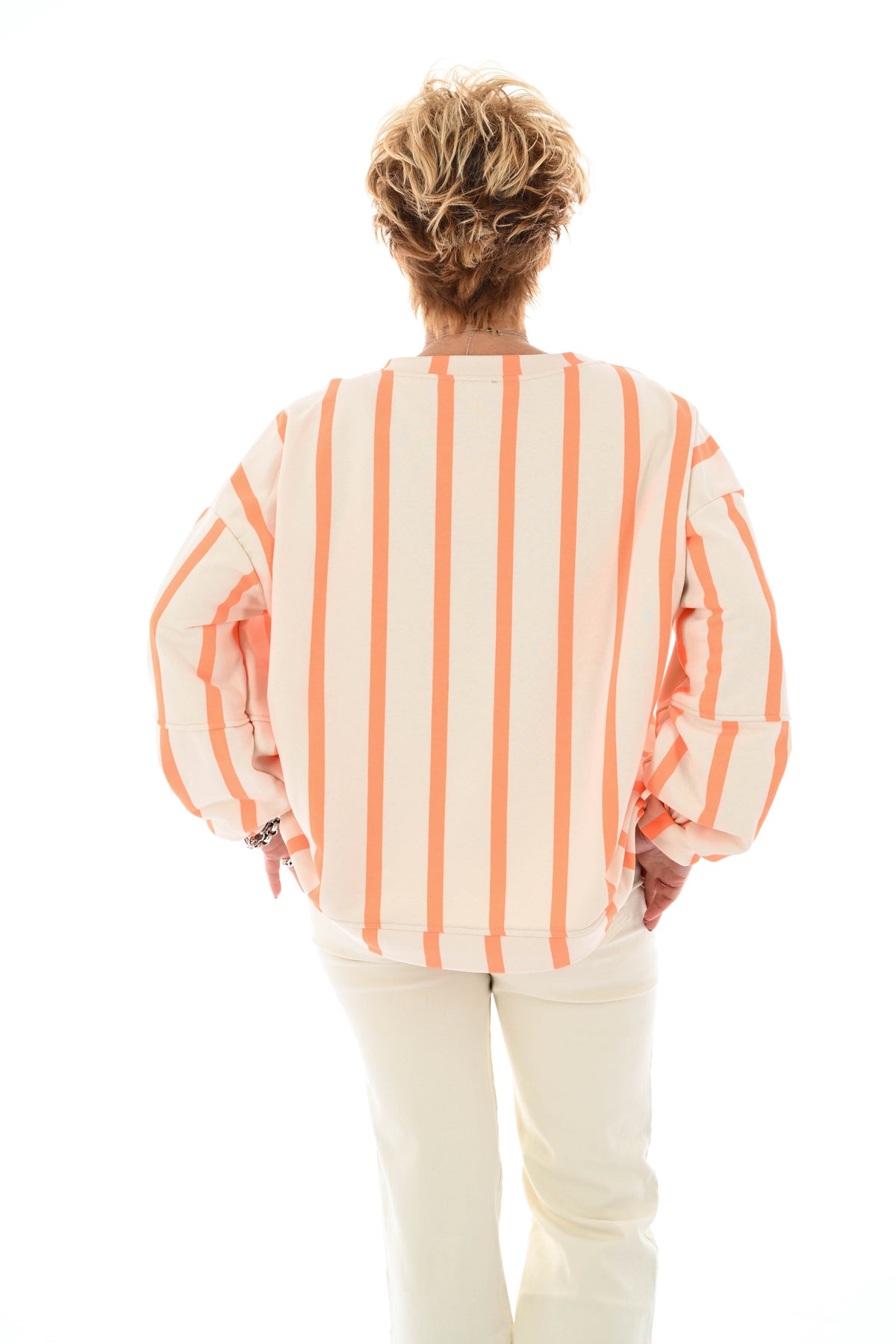 Sweater applicatie en strepen beige