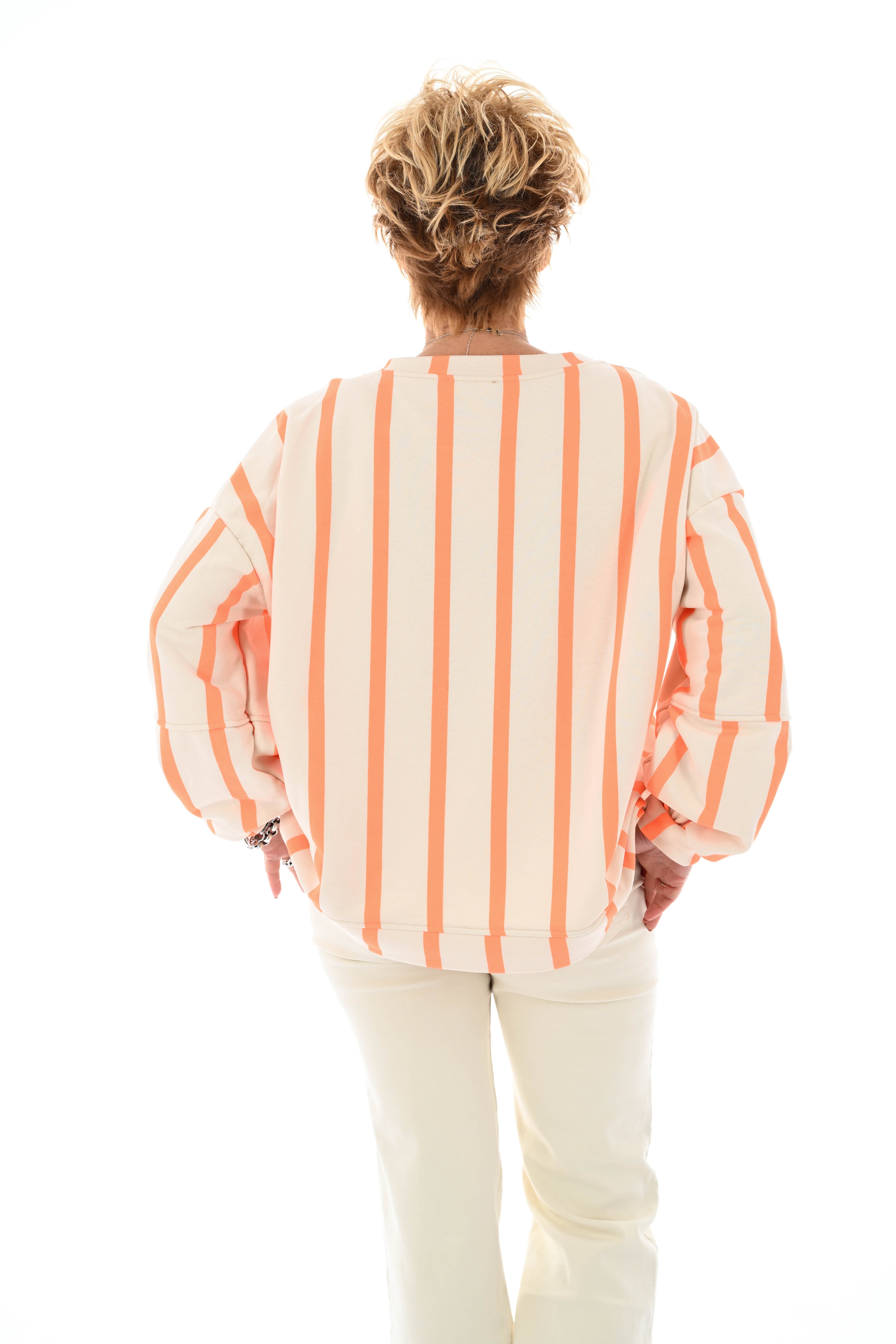 Sweater applicatie en strepen beige