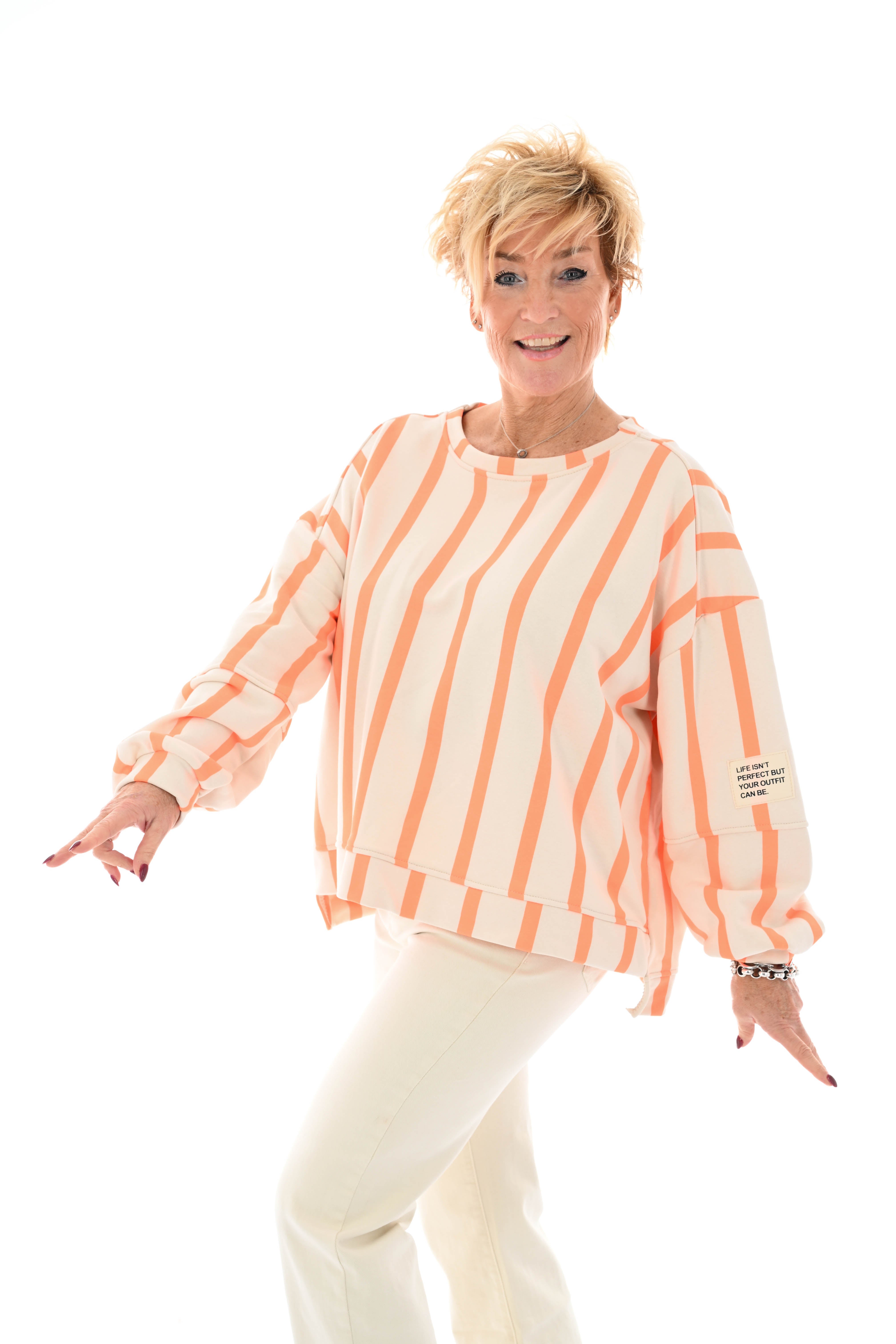 Sweater applicatie en strepen beige