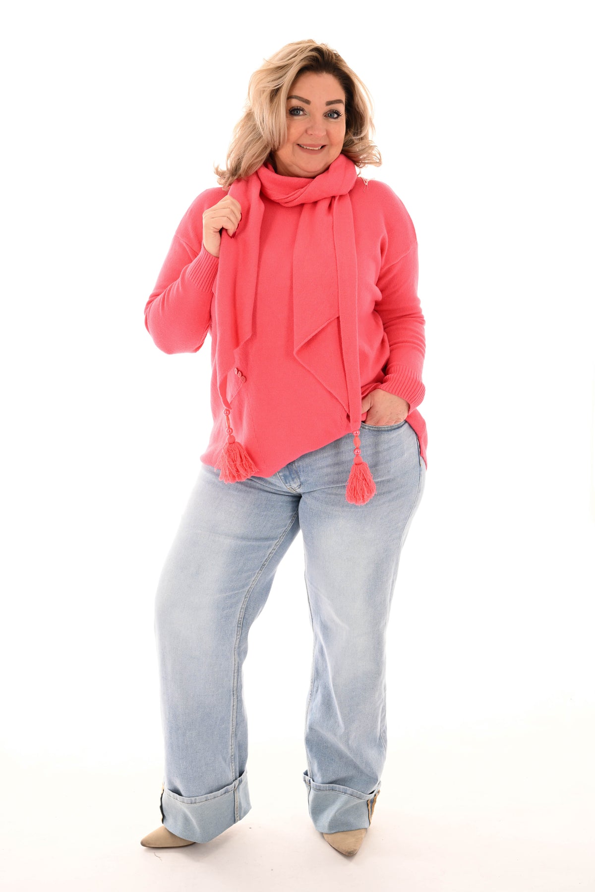 Fijn gebreide trui met sjaal koraal