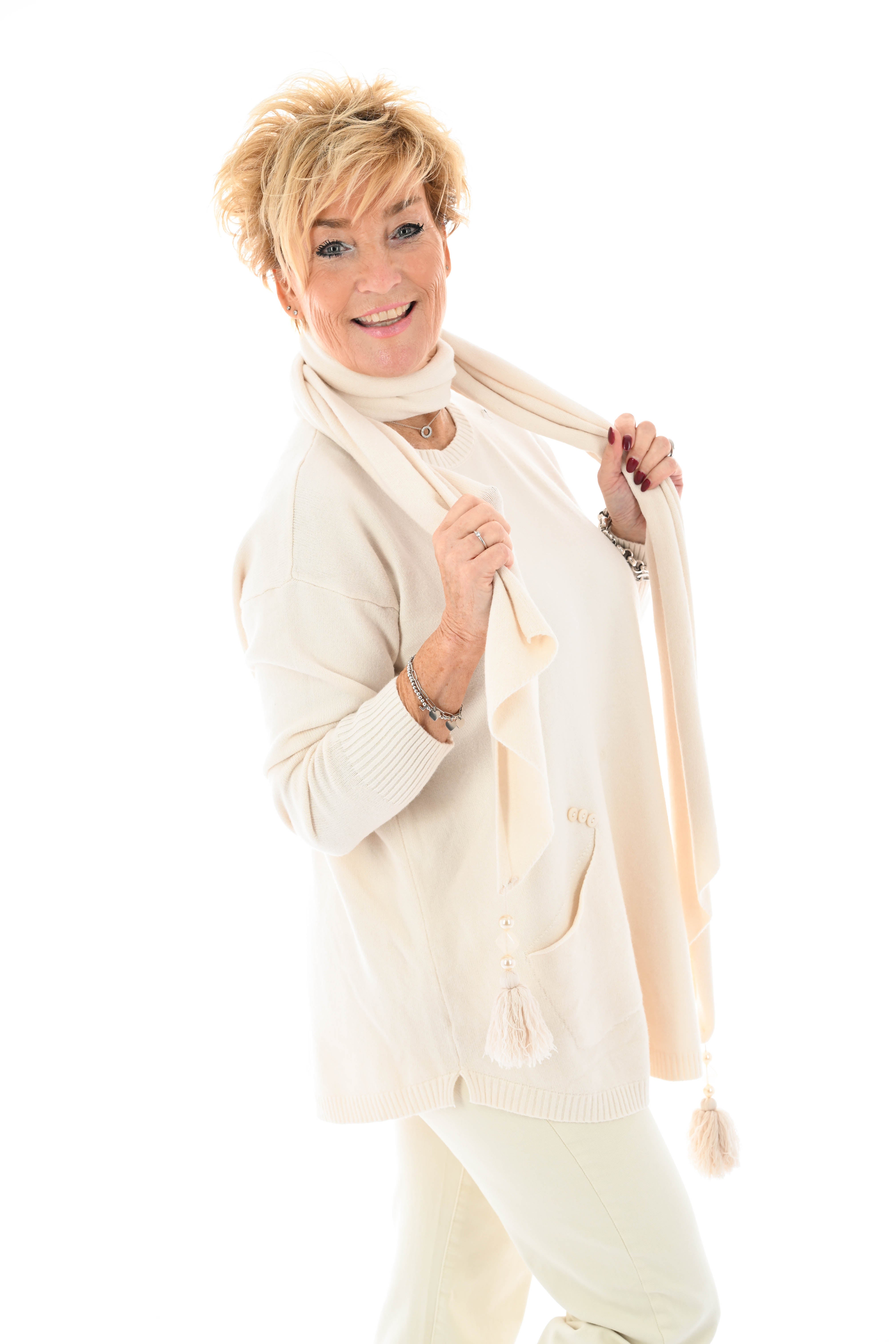 Fijn gebreide trui met sjaal creme