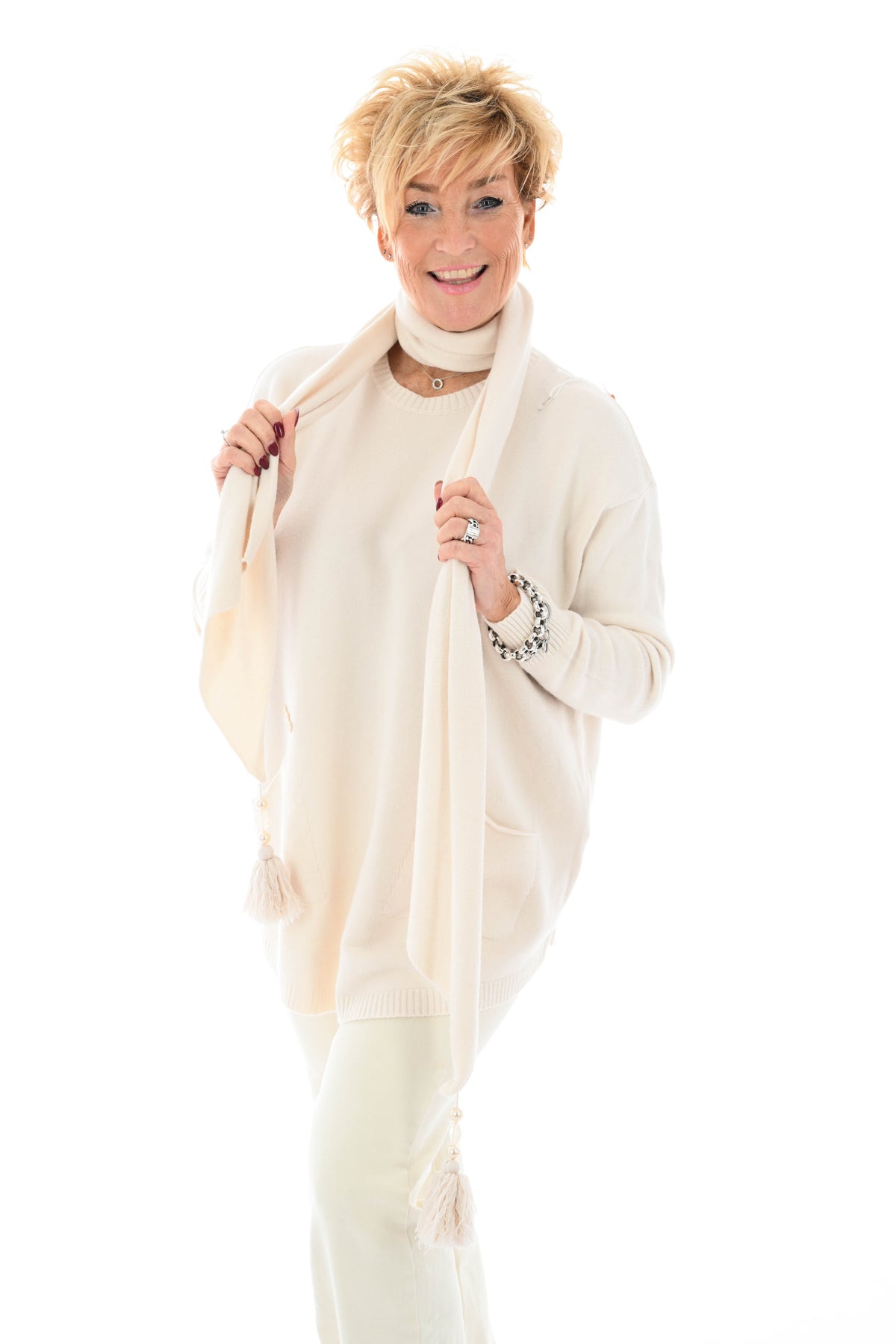 Fijn gebreide trui met sjaal creme