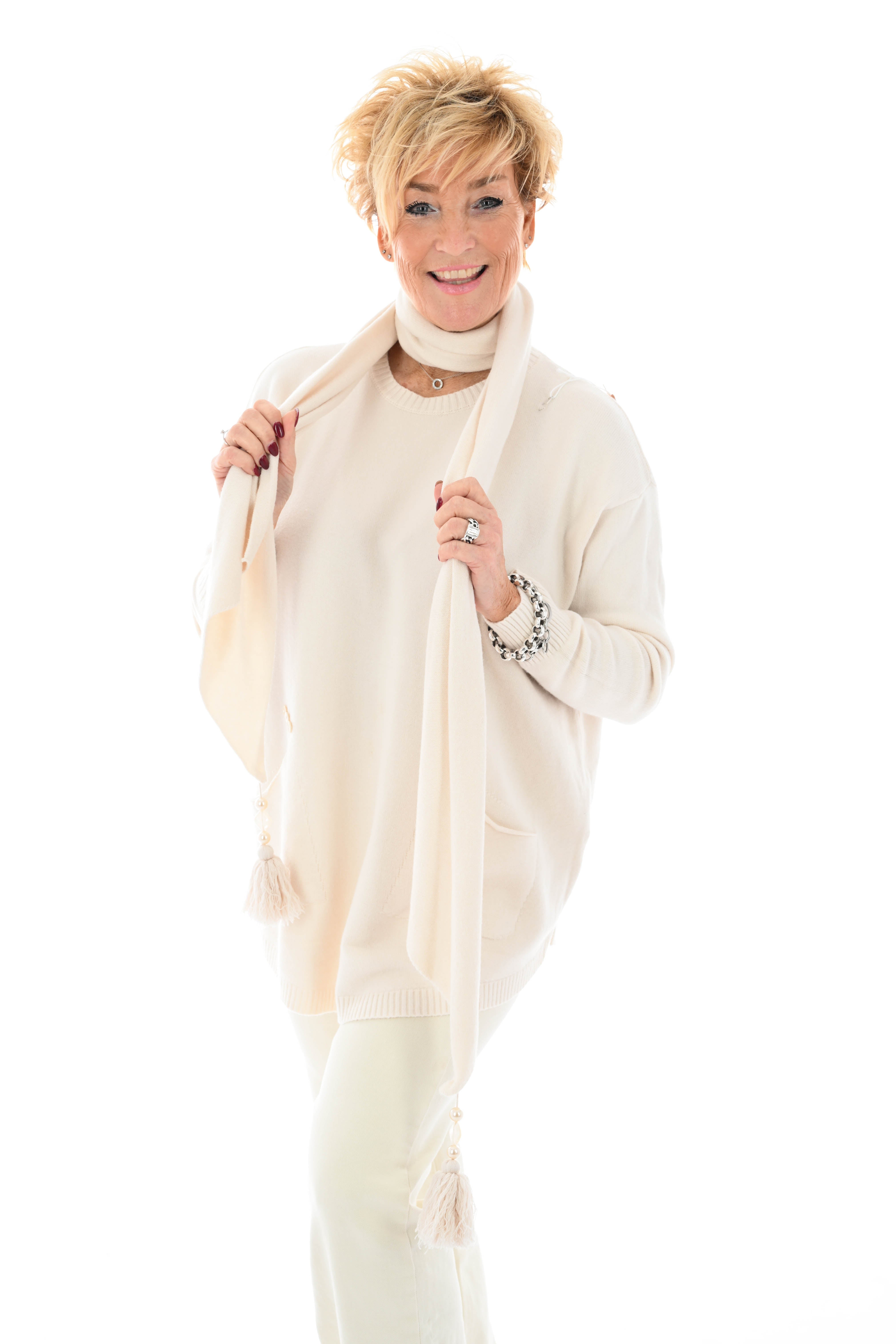 Fijn gebreide trui met sjaal creme