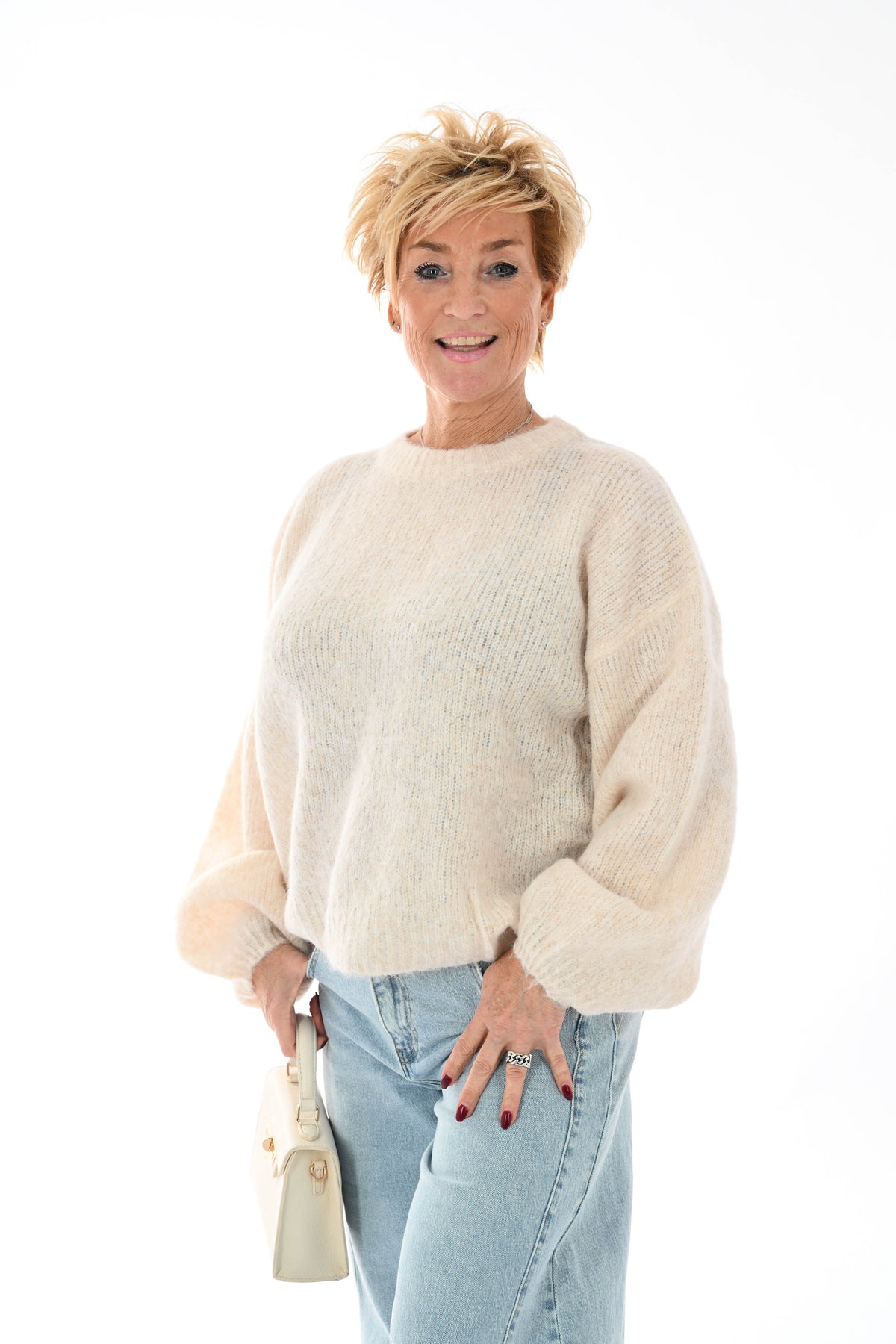 Fijn gebreide trui pofmouwen creme