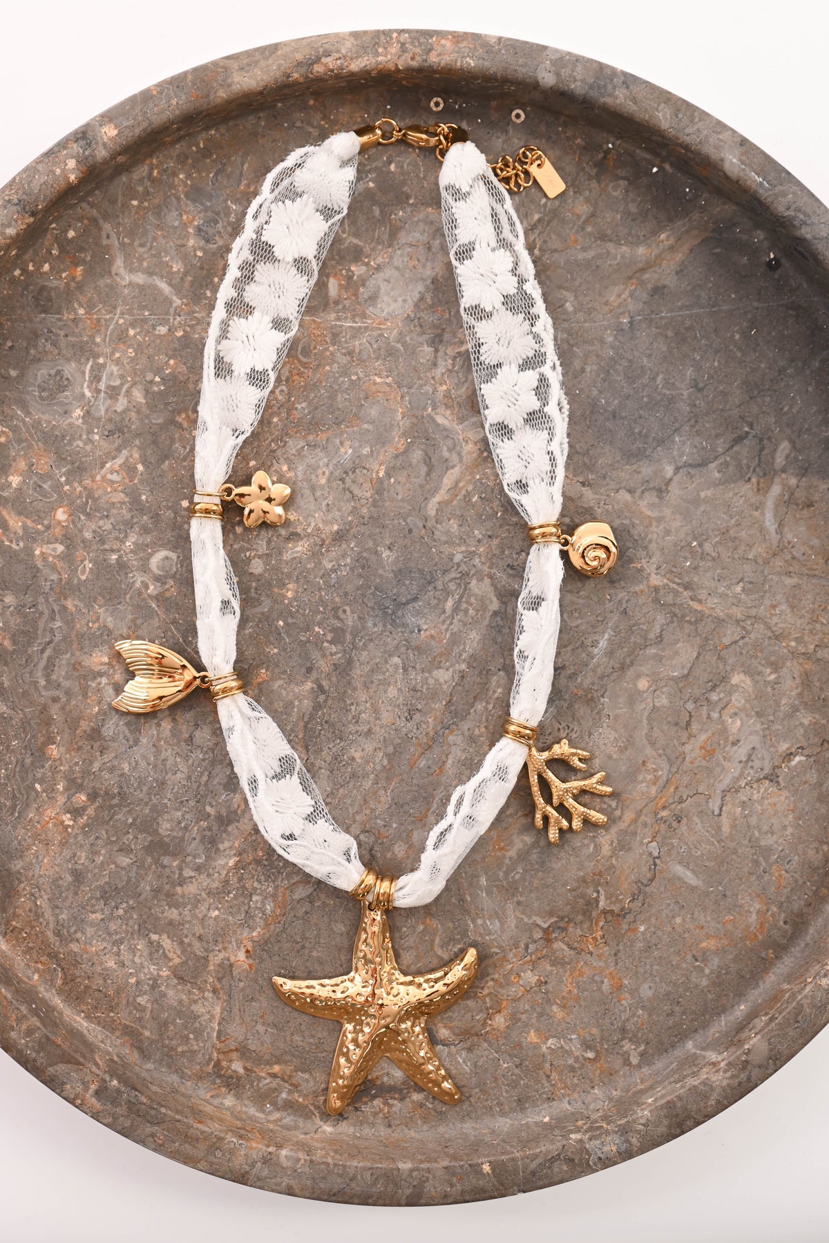 Ketting kant zeester en schelpen goud