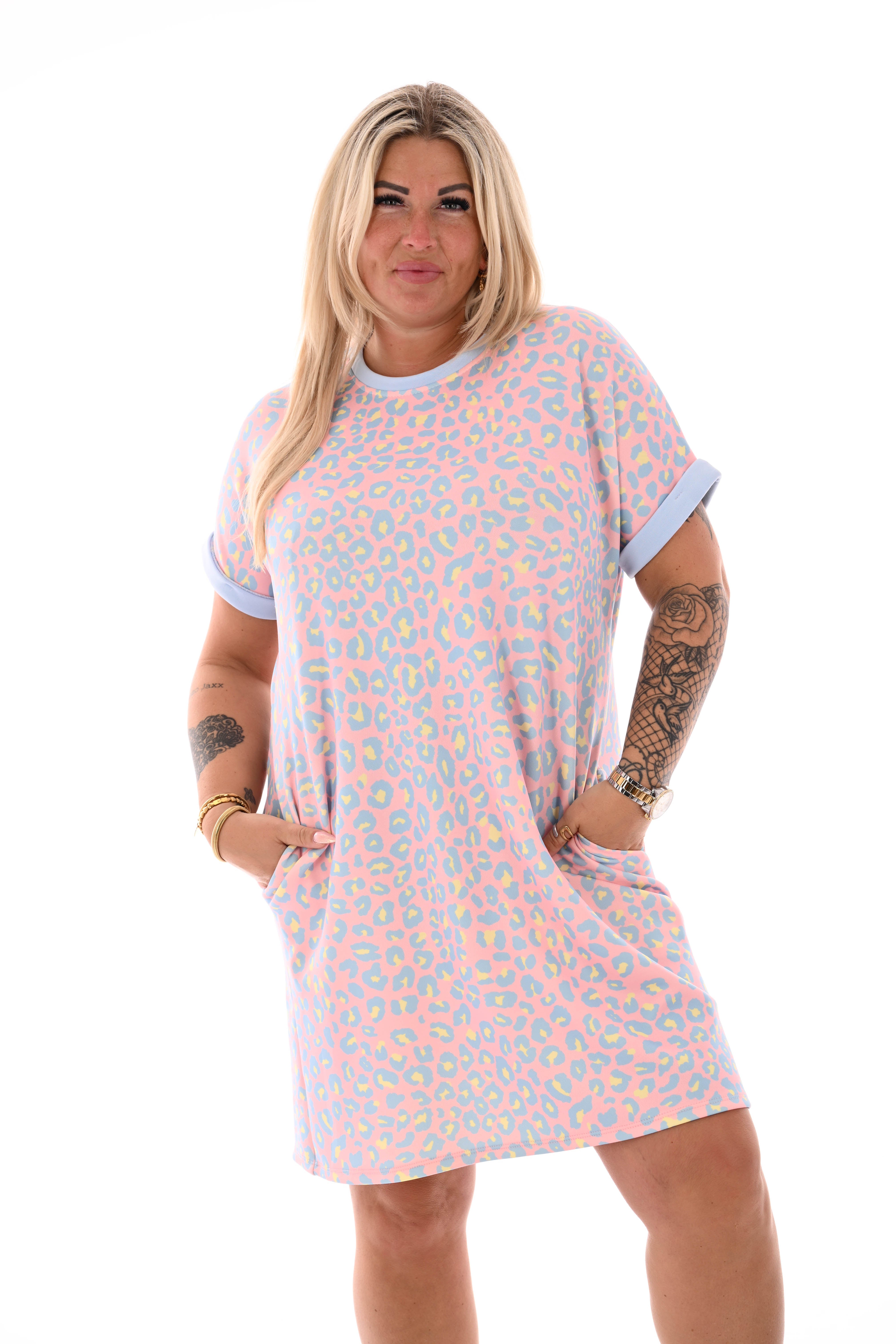 Sweaterdress panterprint korte mouwen lichtblauw