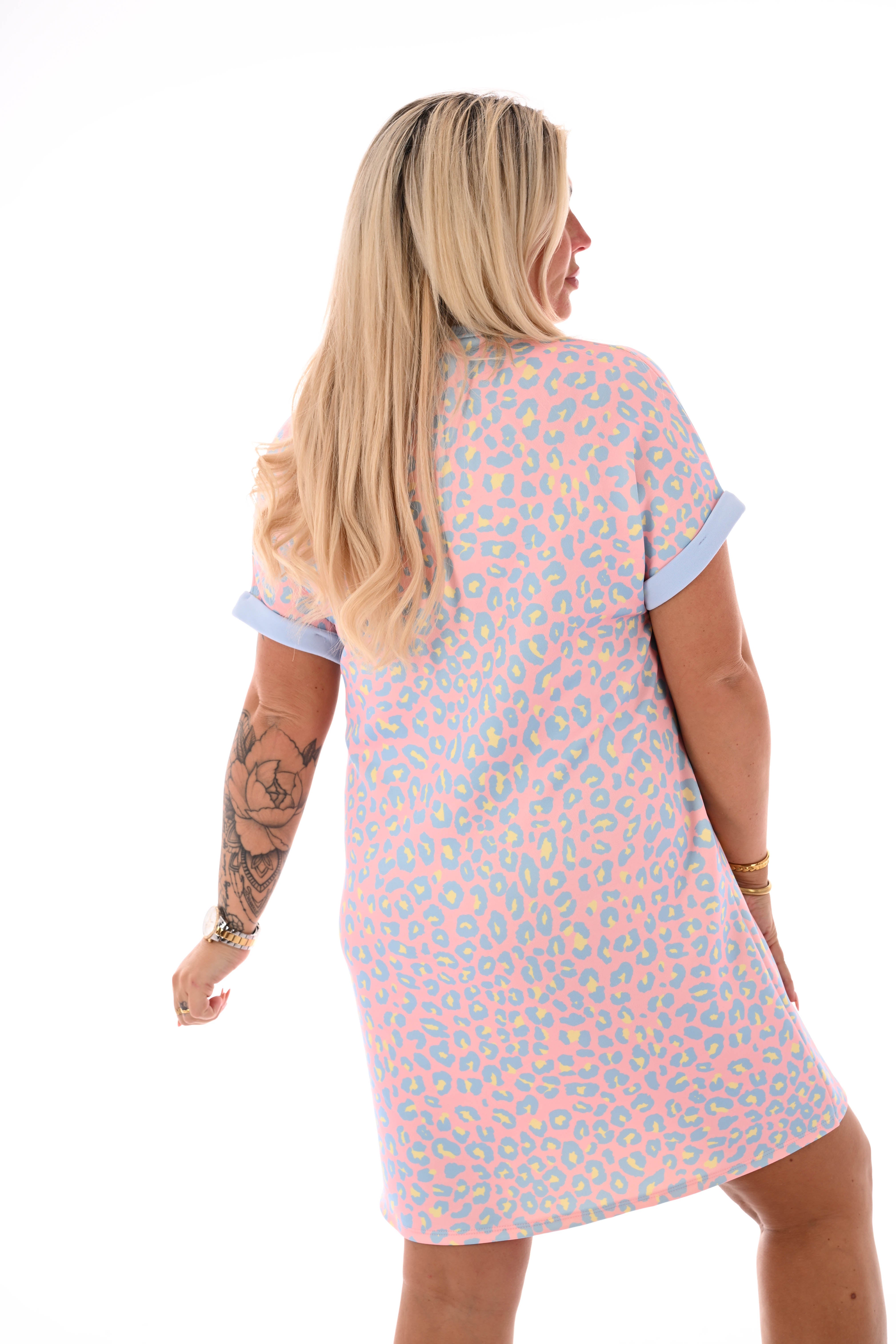 Sweaterdress panterprint korte mouwen lichtblauw