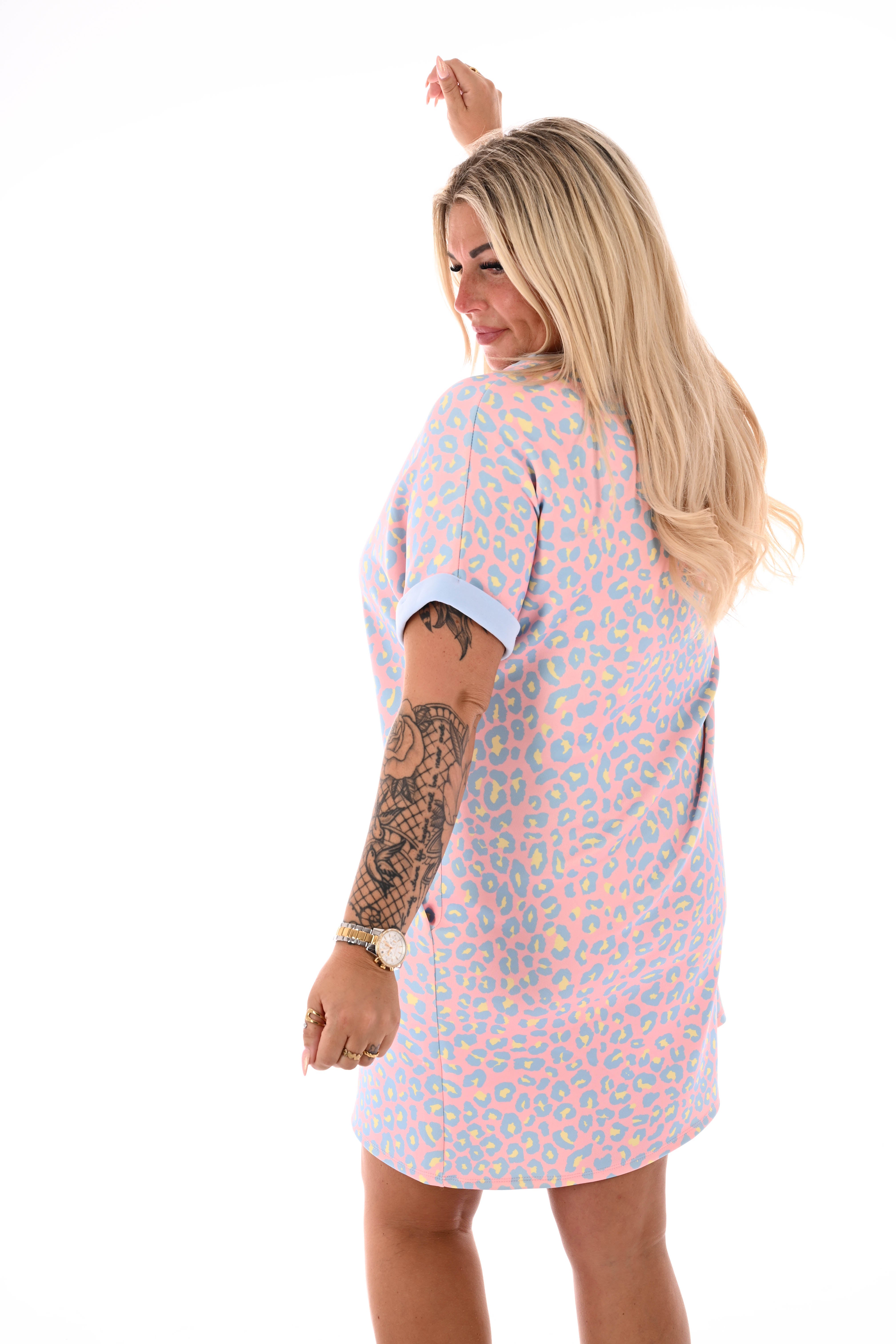 Sweaterdress panterprint korte mouwen lichtblauw