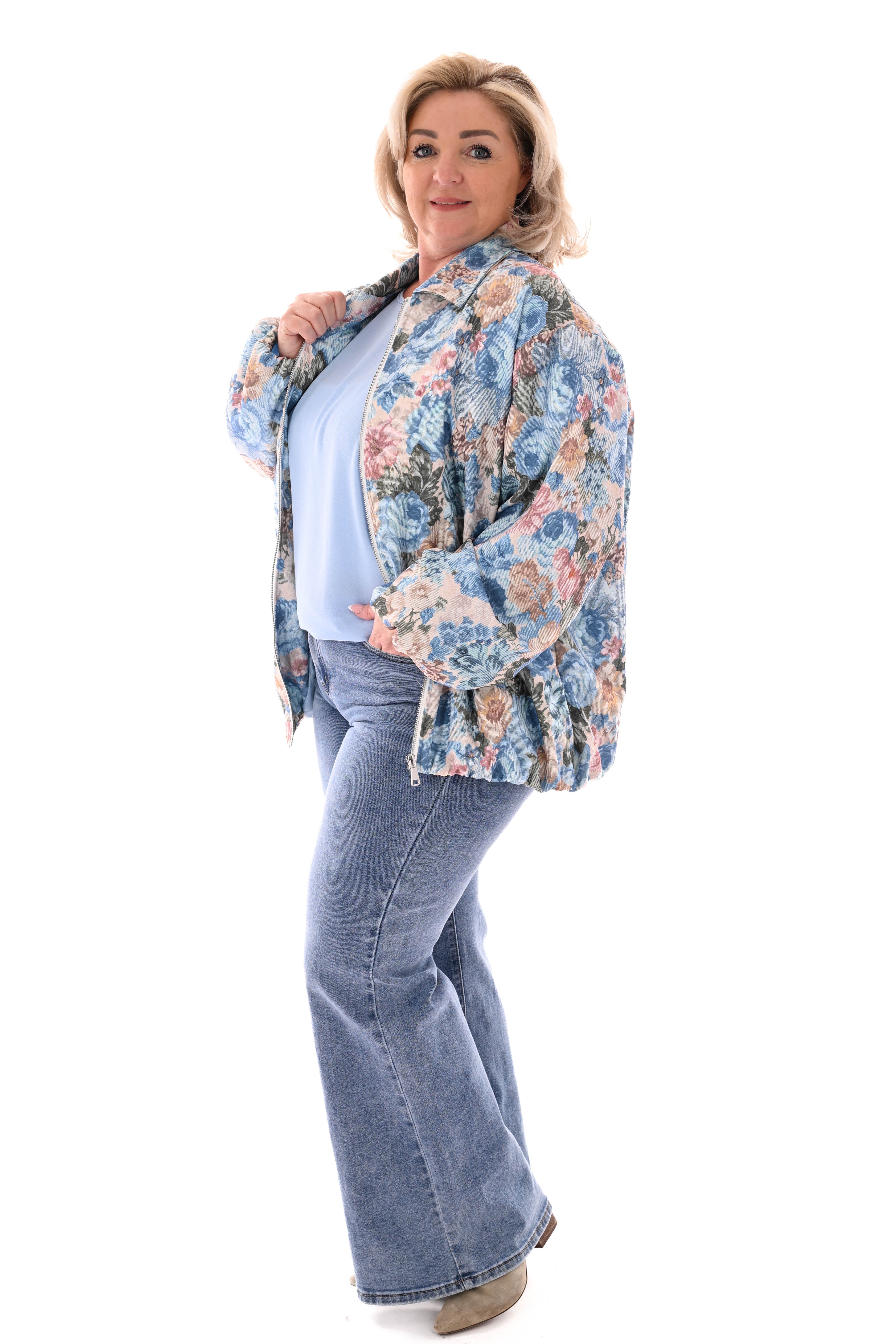 Bomberjack bloemen lichtblauw