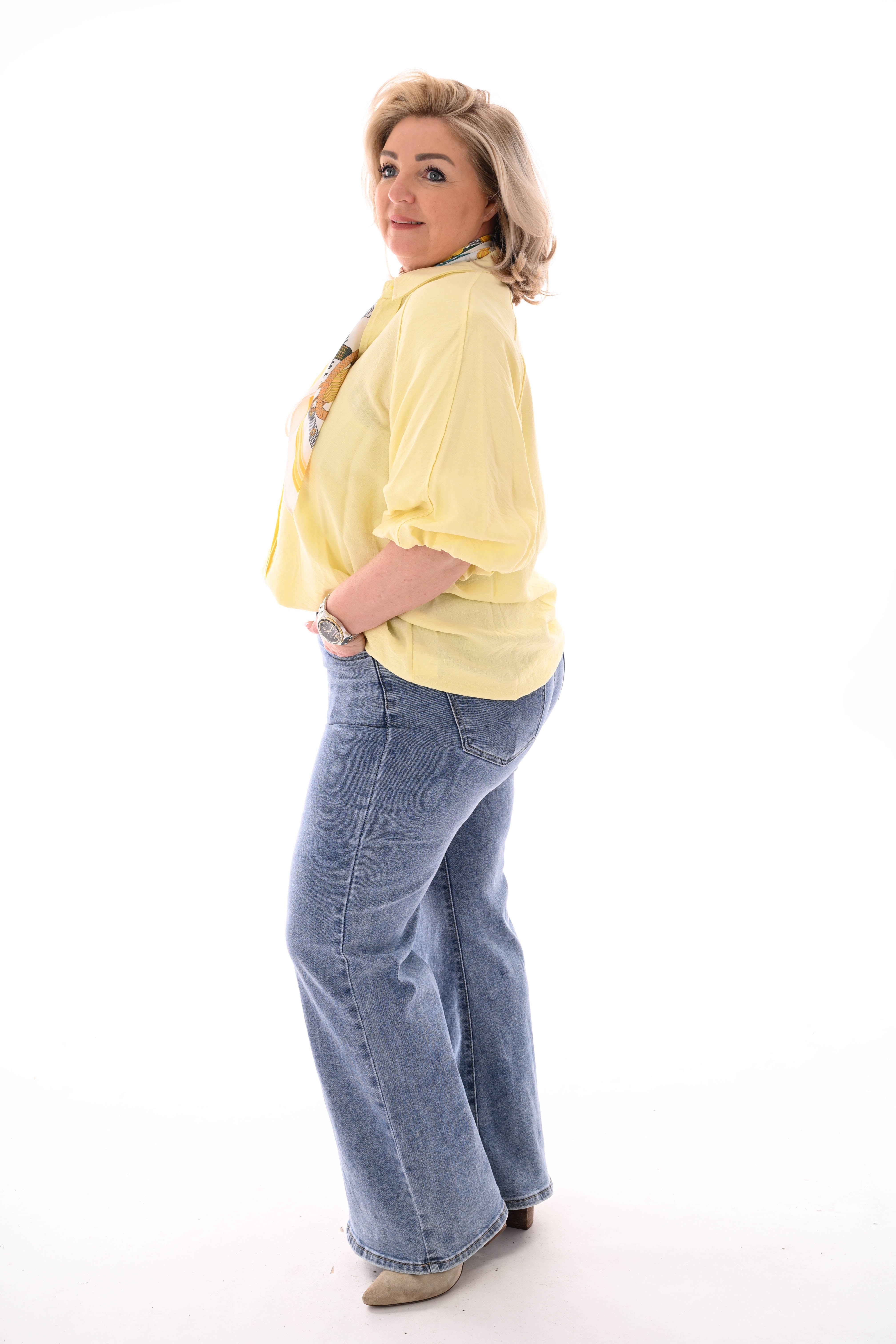 Doorknoop blouse kraag korte pofmouwen lichtgeel
