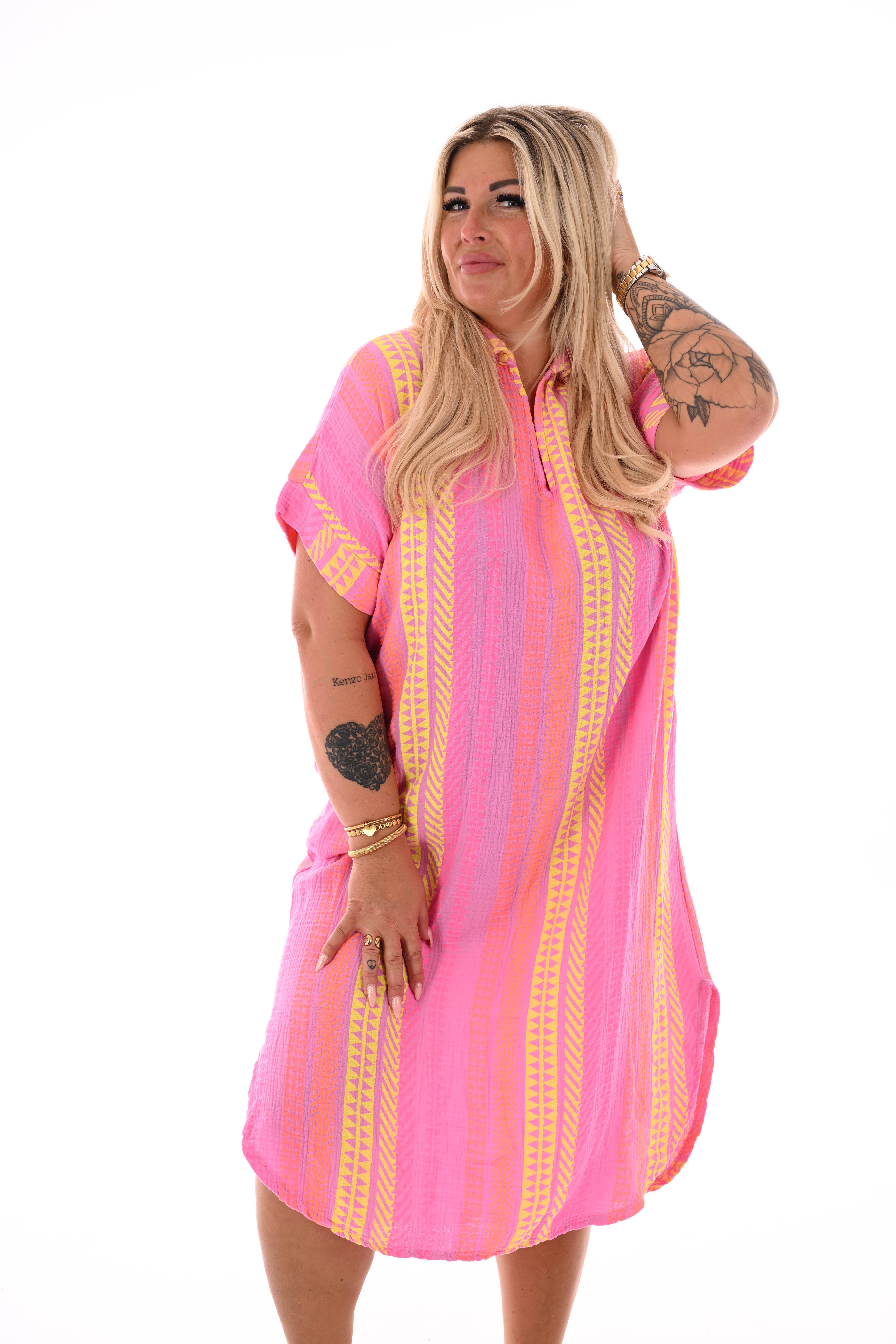 Wafel jurk v-hals aztec print roze