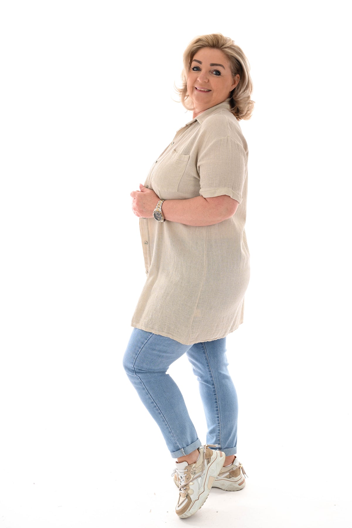 Lange doorknoop blouse korte mouwen uni beige