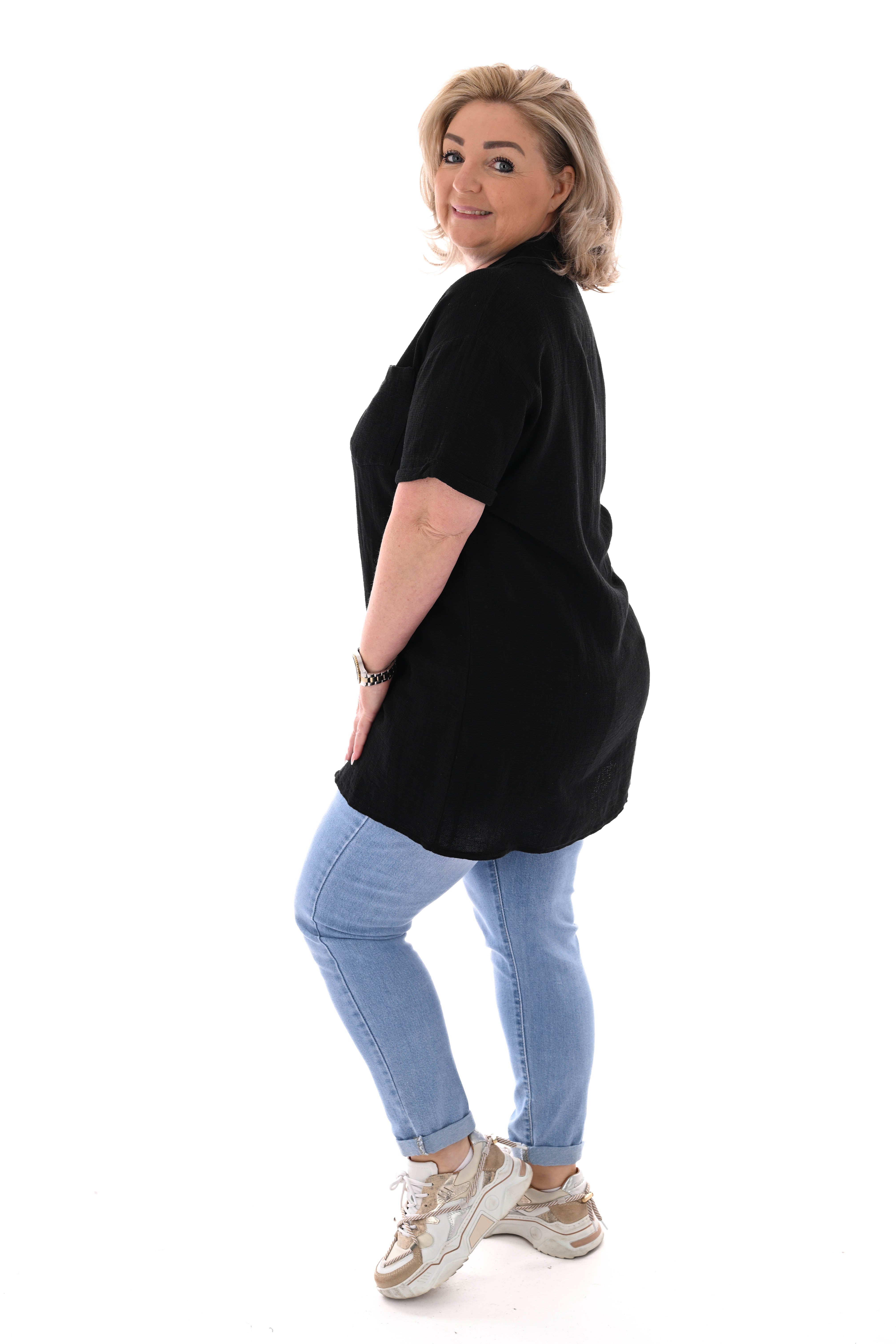 Lange doorknoop blouse korte mouwen uni zwart