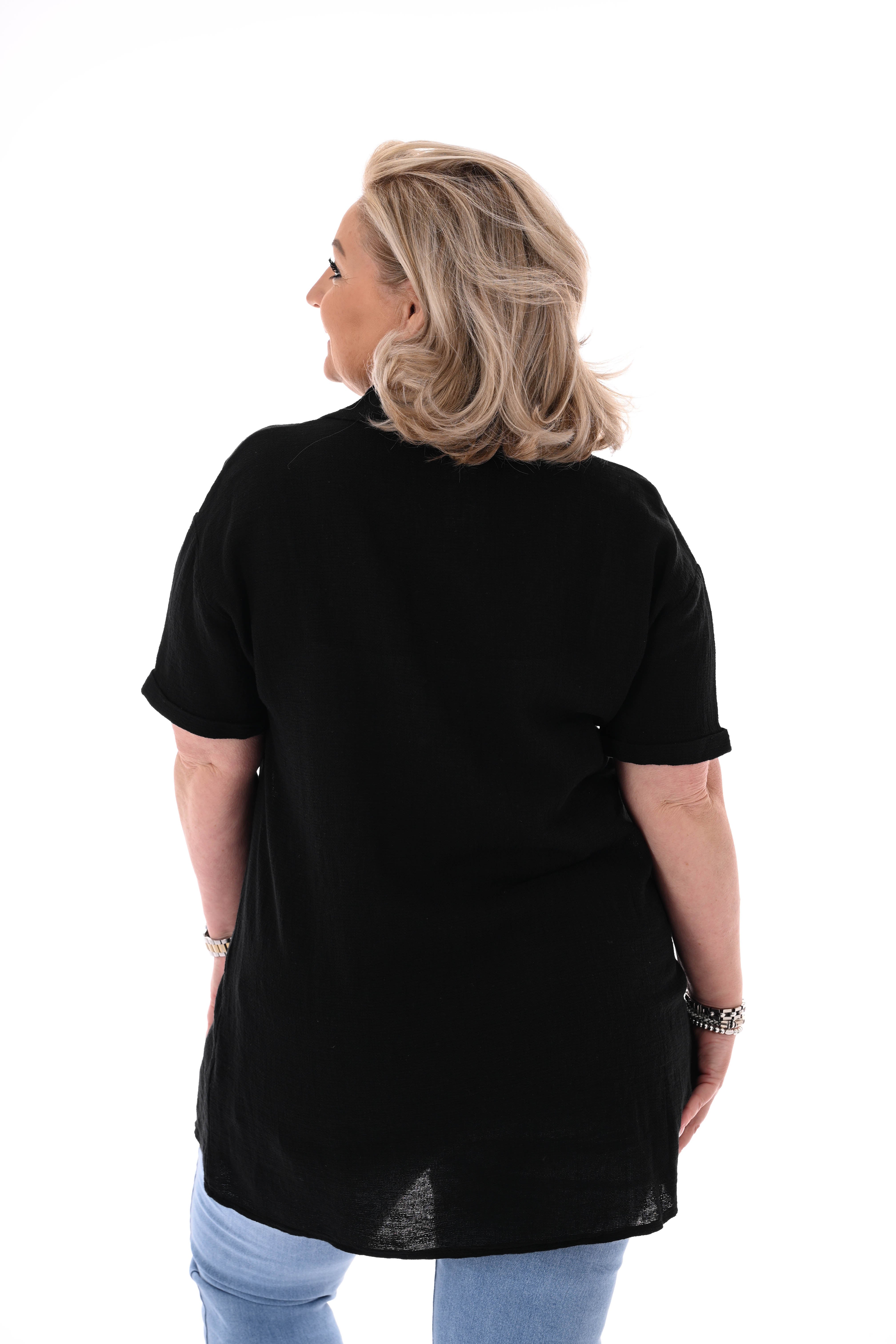 Lange doorknoop blouse korte mouwen uni zwart