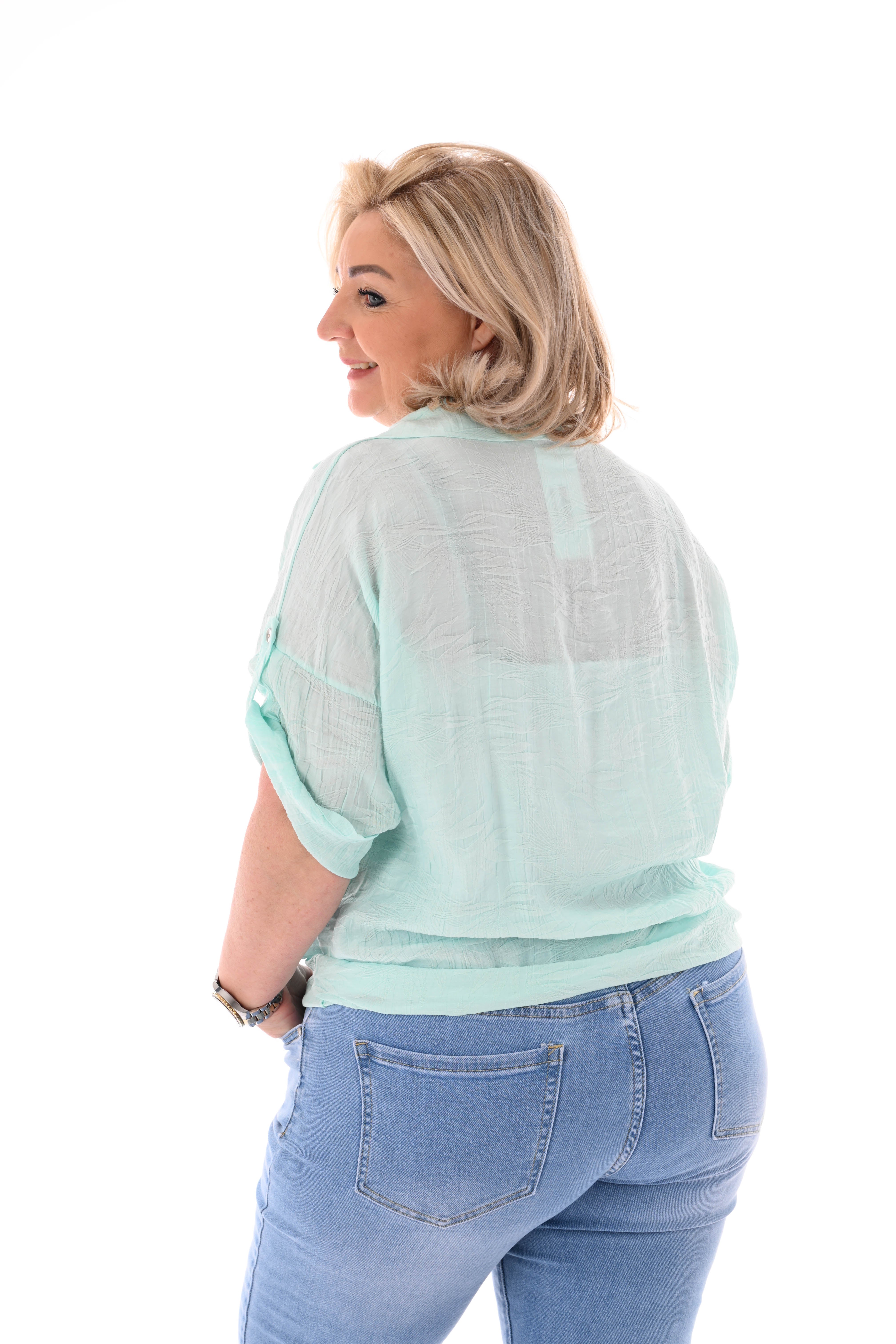 Doorknoop blouse met ophaalmouwen bloemen turquoise