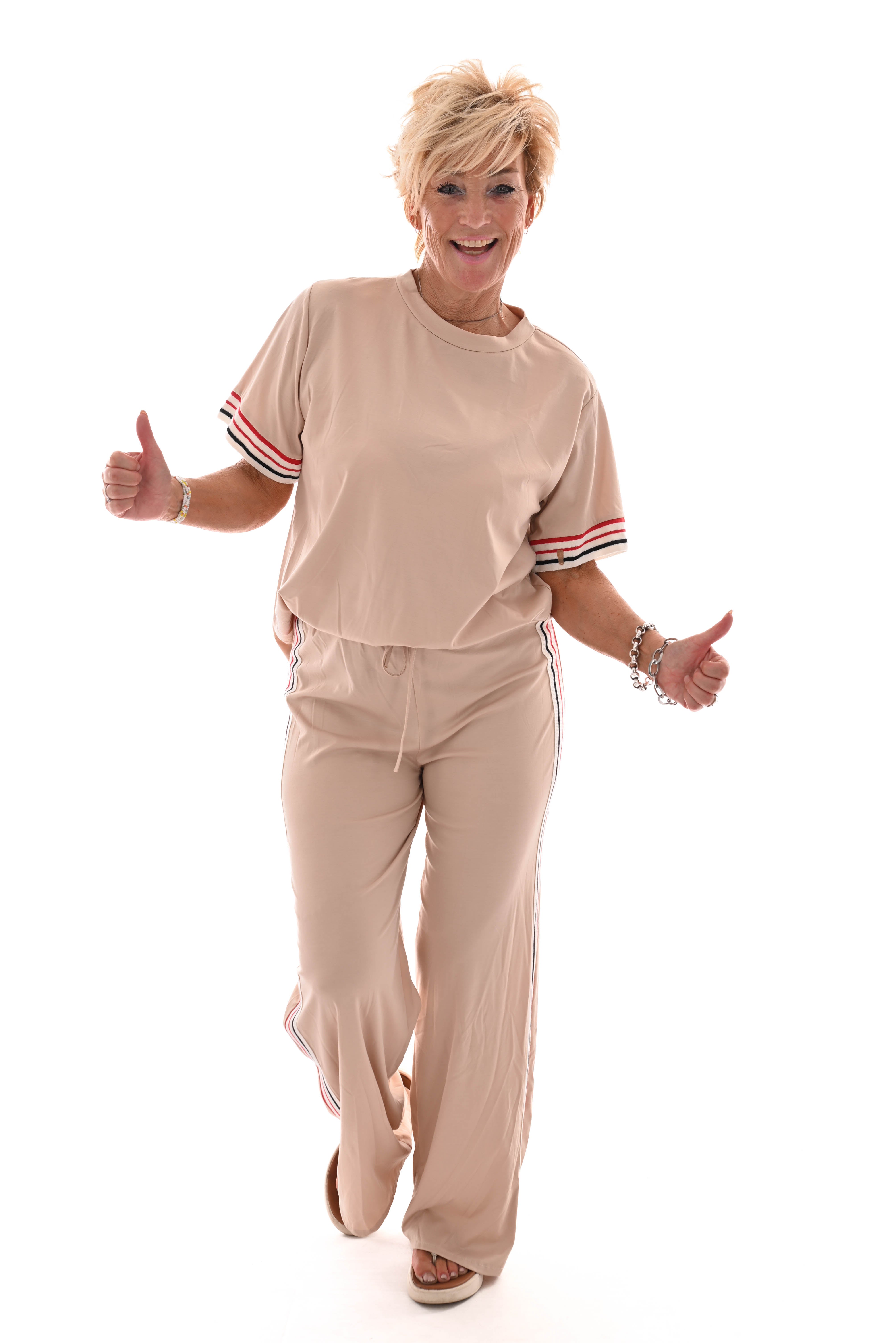 Tweedelig pak gestreepte bies beige