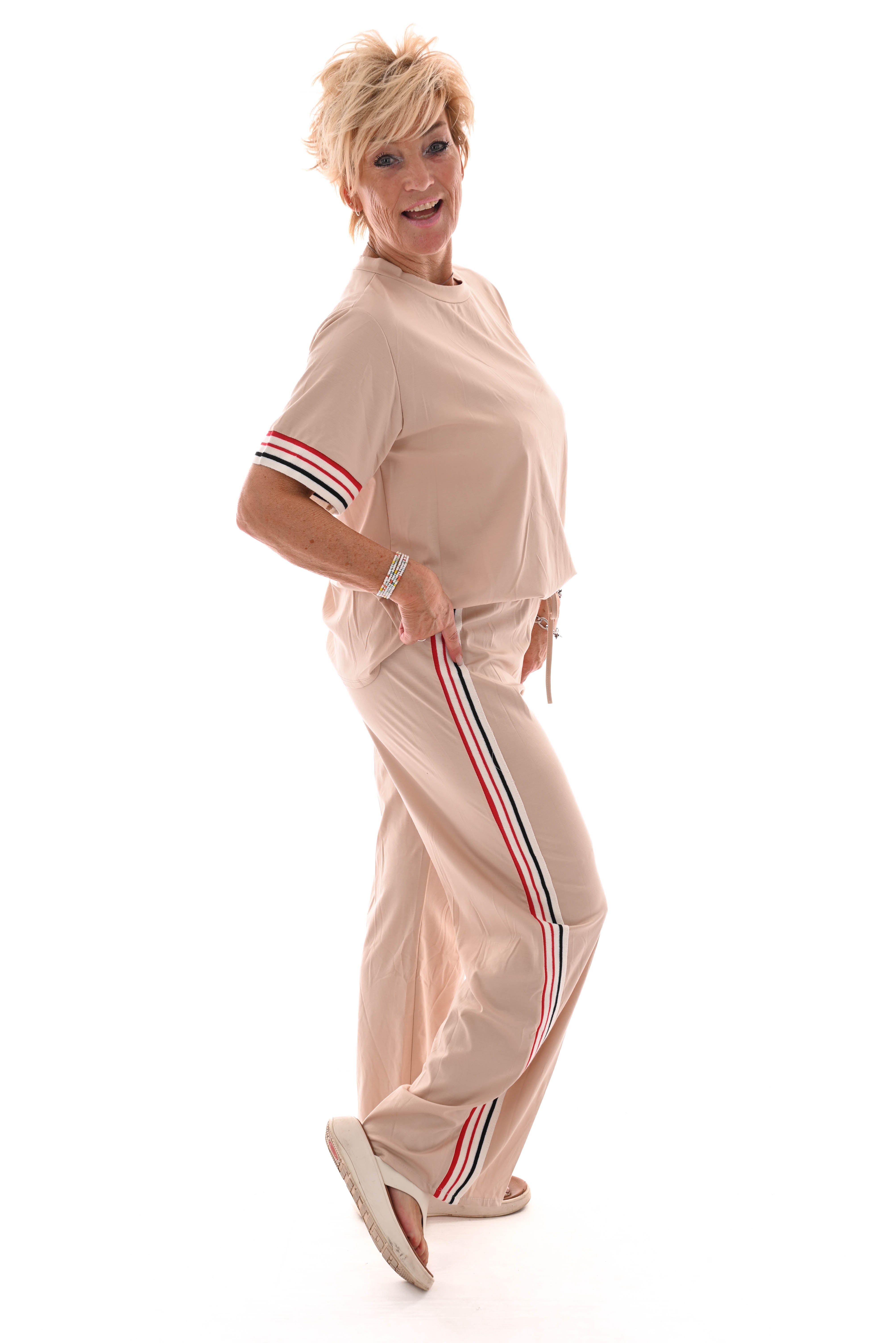 Tweedelig pak gestreepte bies beige