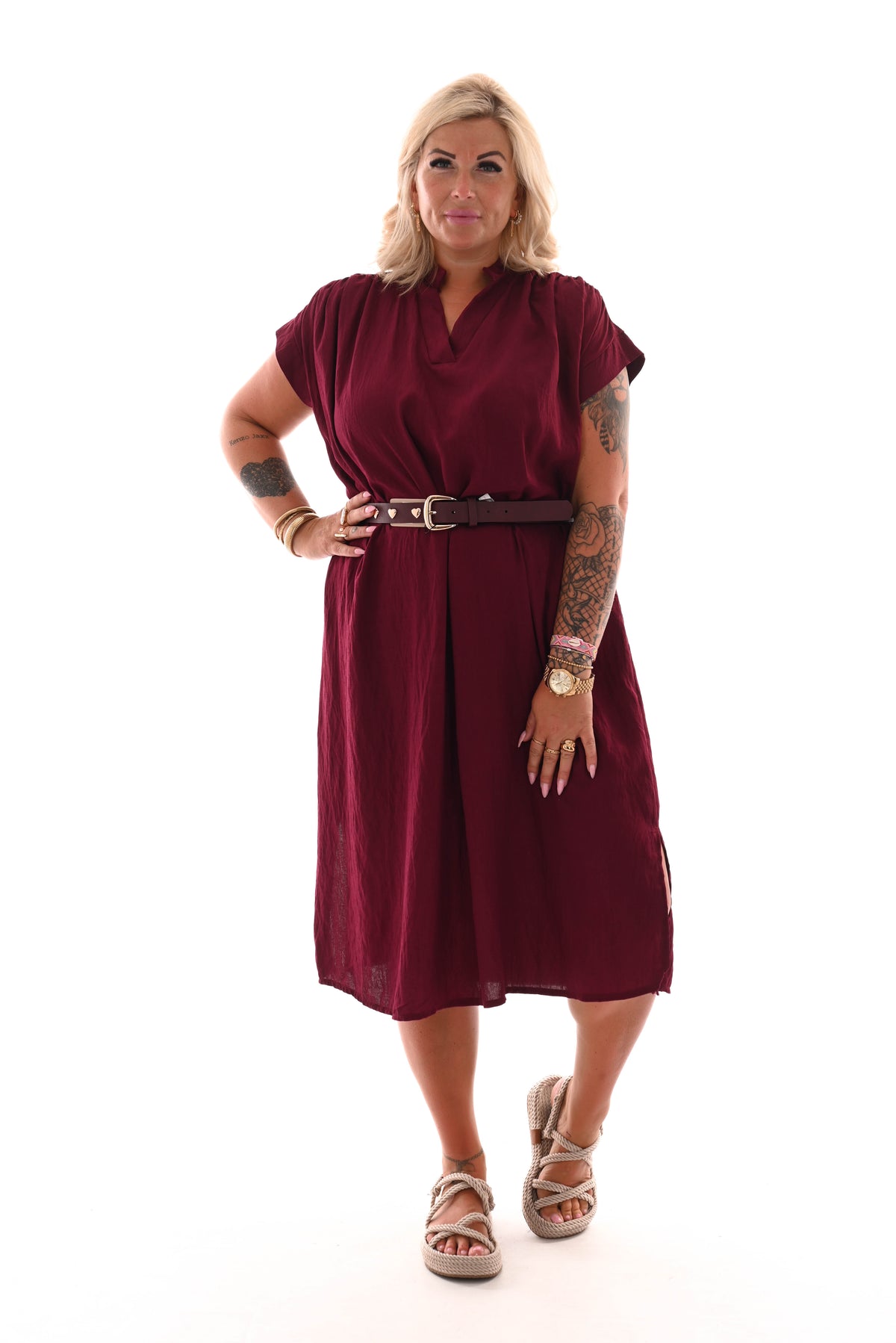 Jurk met ceintuur opstaande kraag bordeaux