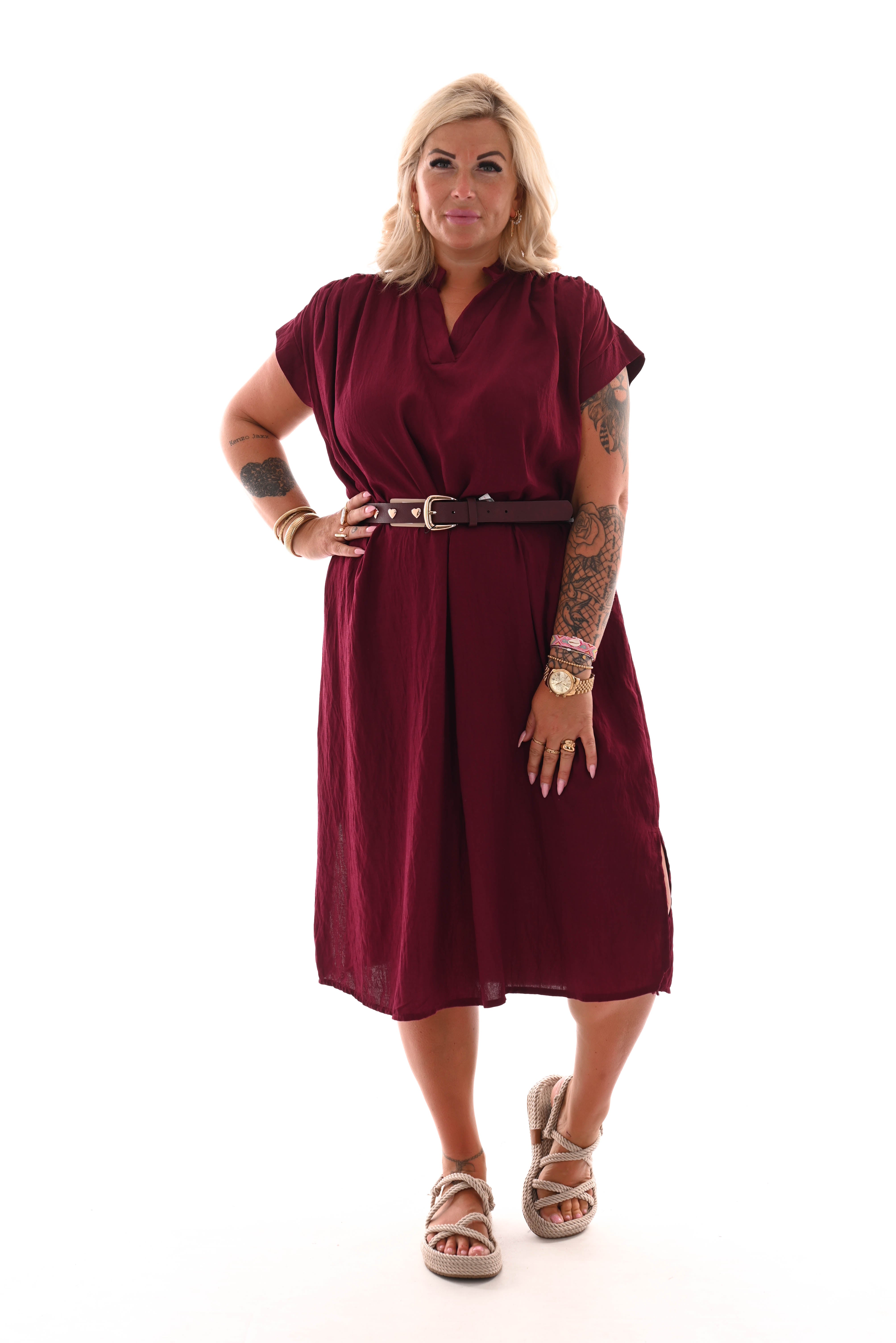 Jurk met ceintuur opstaande kraag bordeaux