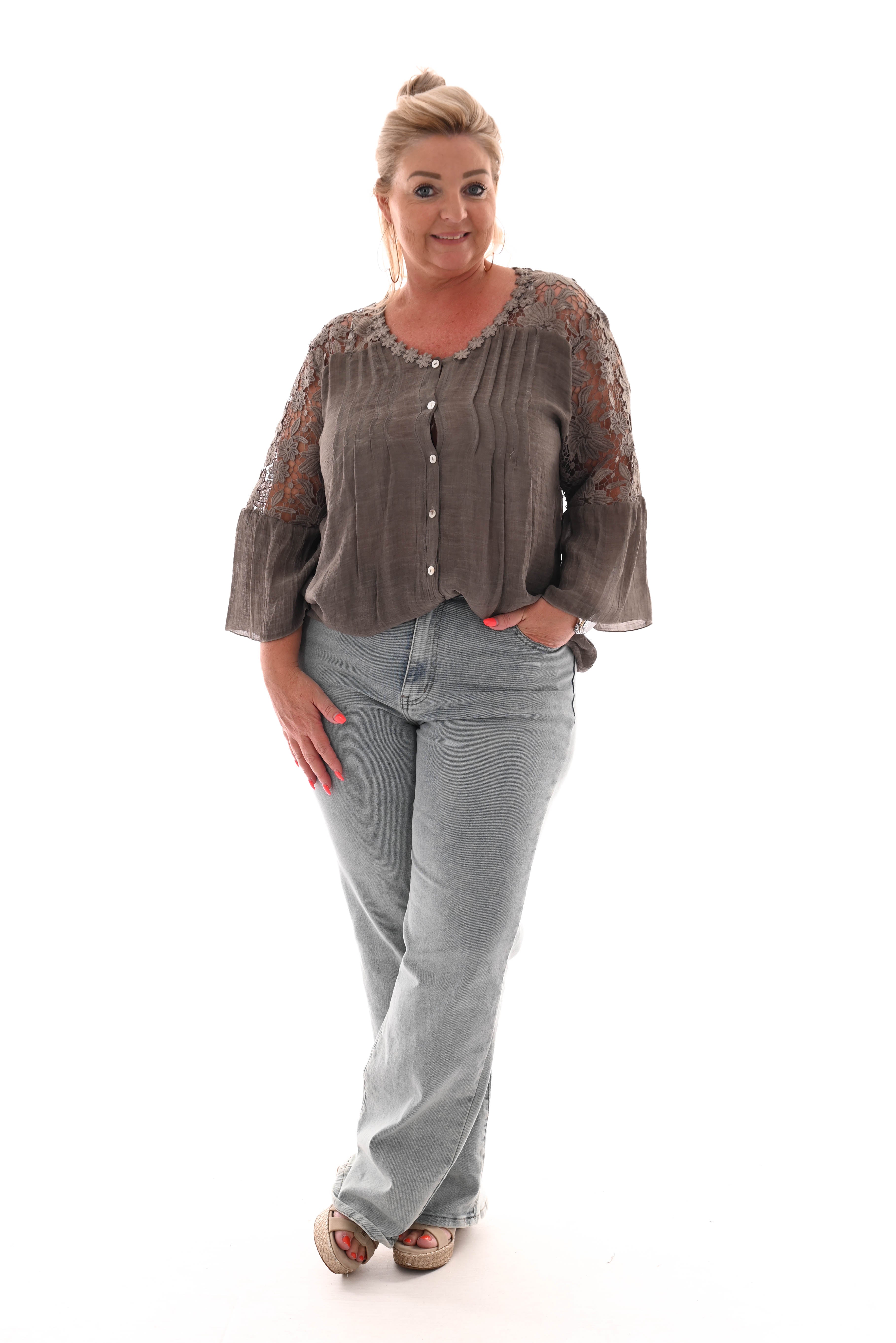 Doorknoop blouse bloemen hals bruin