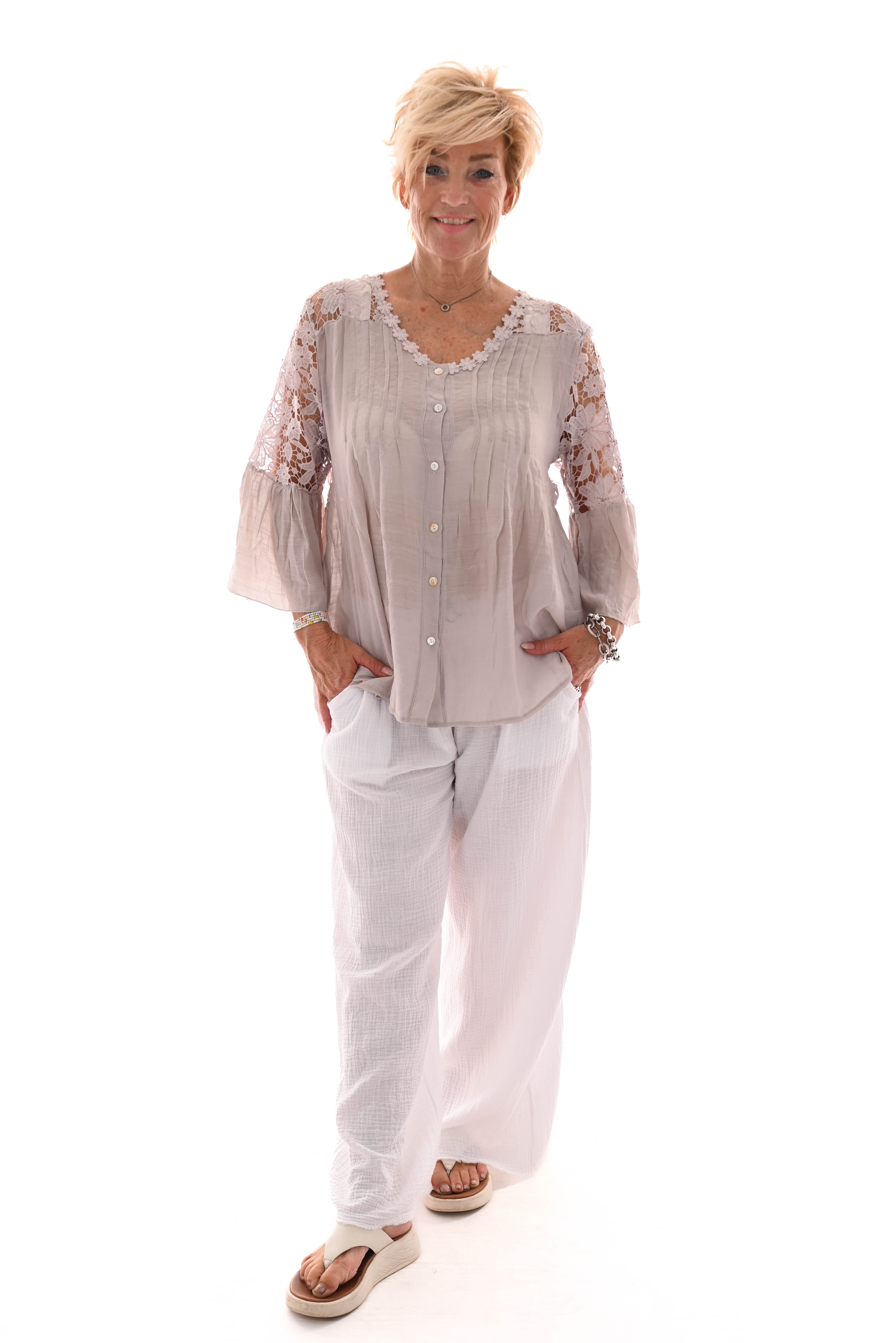 Doorknoop blouse bloemen hals beige