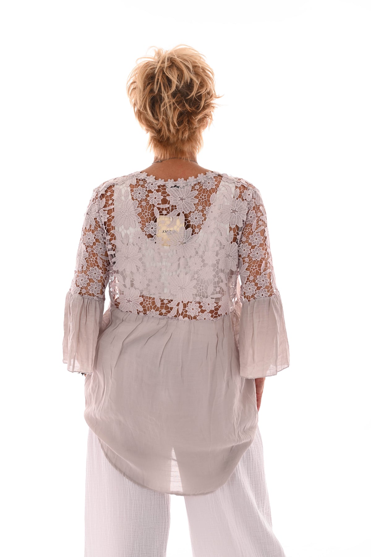 Doorknoop blouse bloemen hals beige