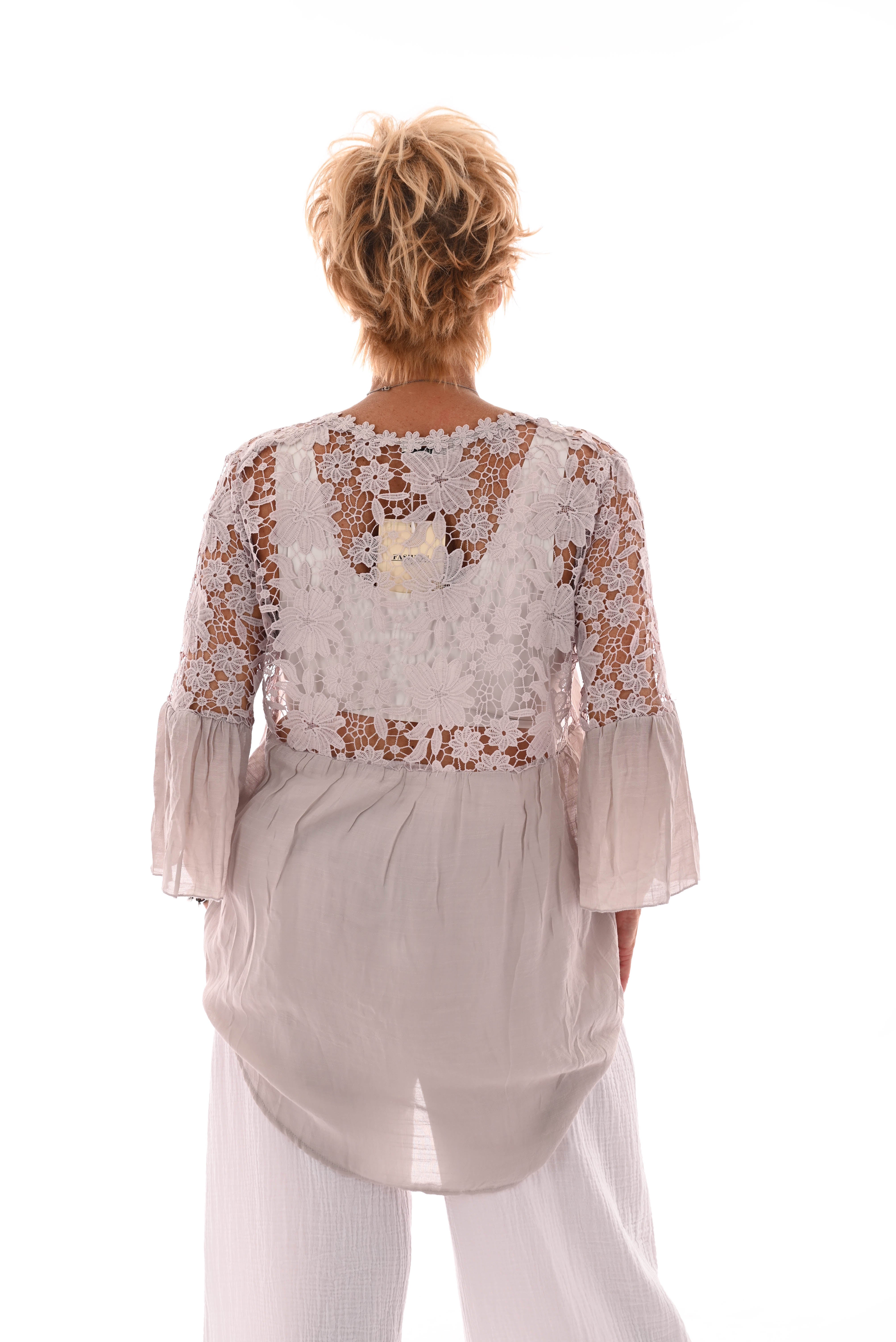 Doorknoop blouse bloemen hals beige