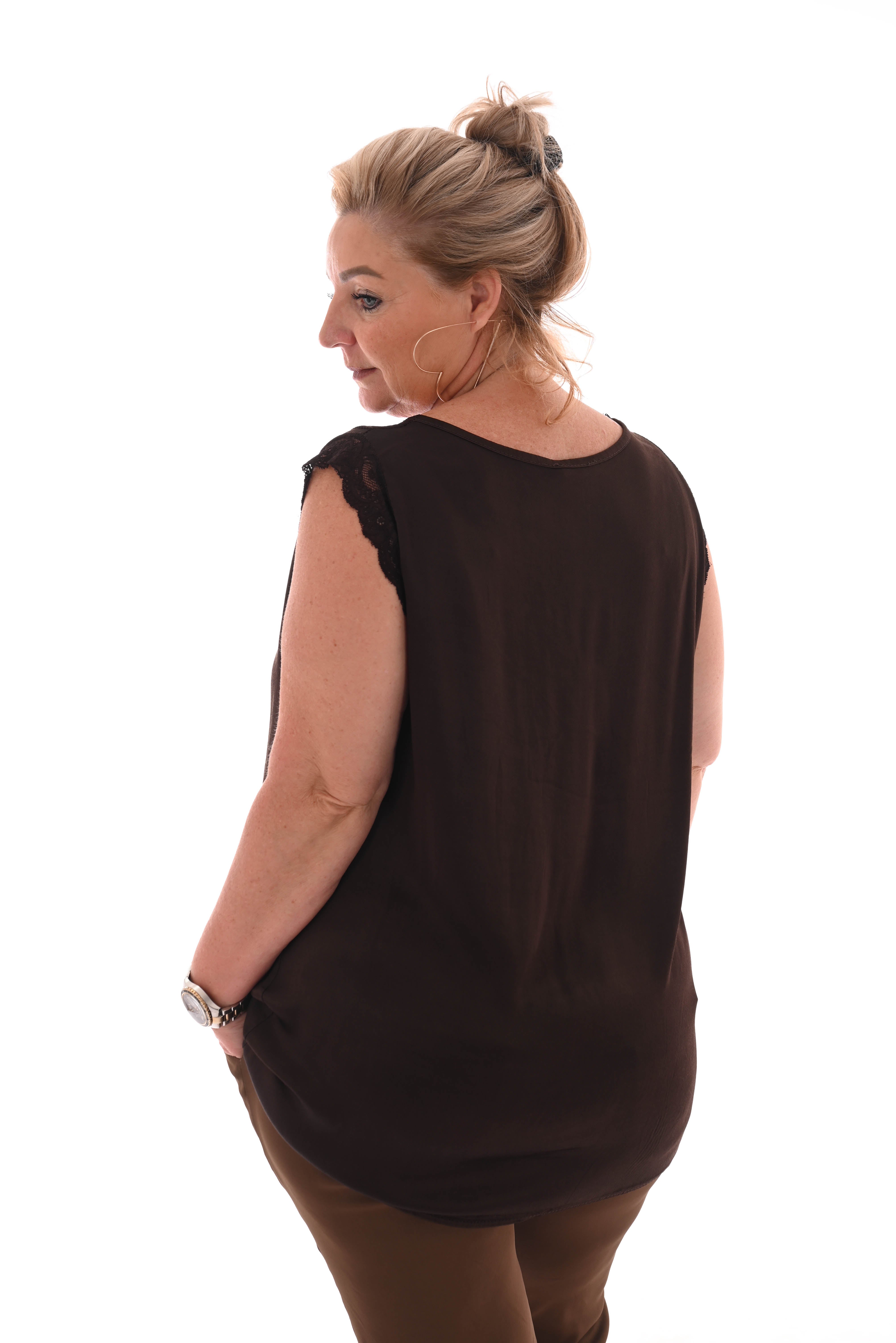 Silky top mouwloos met kant donkerbruin