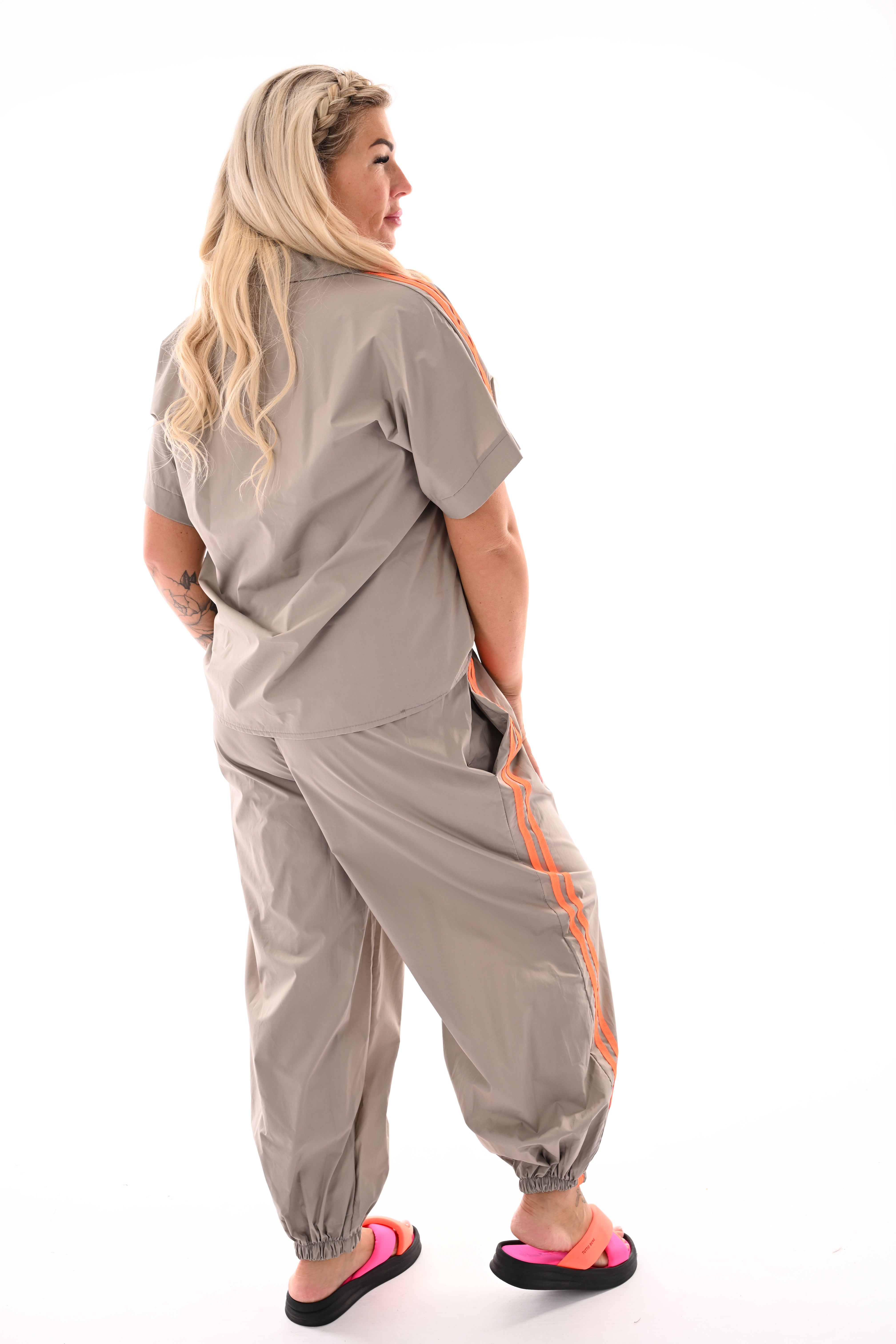 Tweedelig set met bies taupe