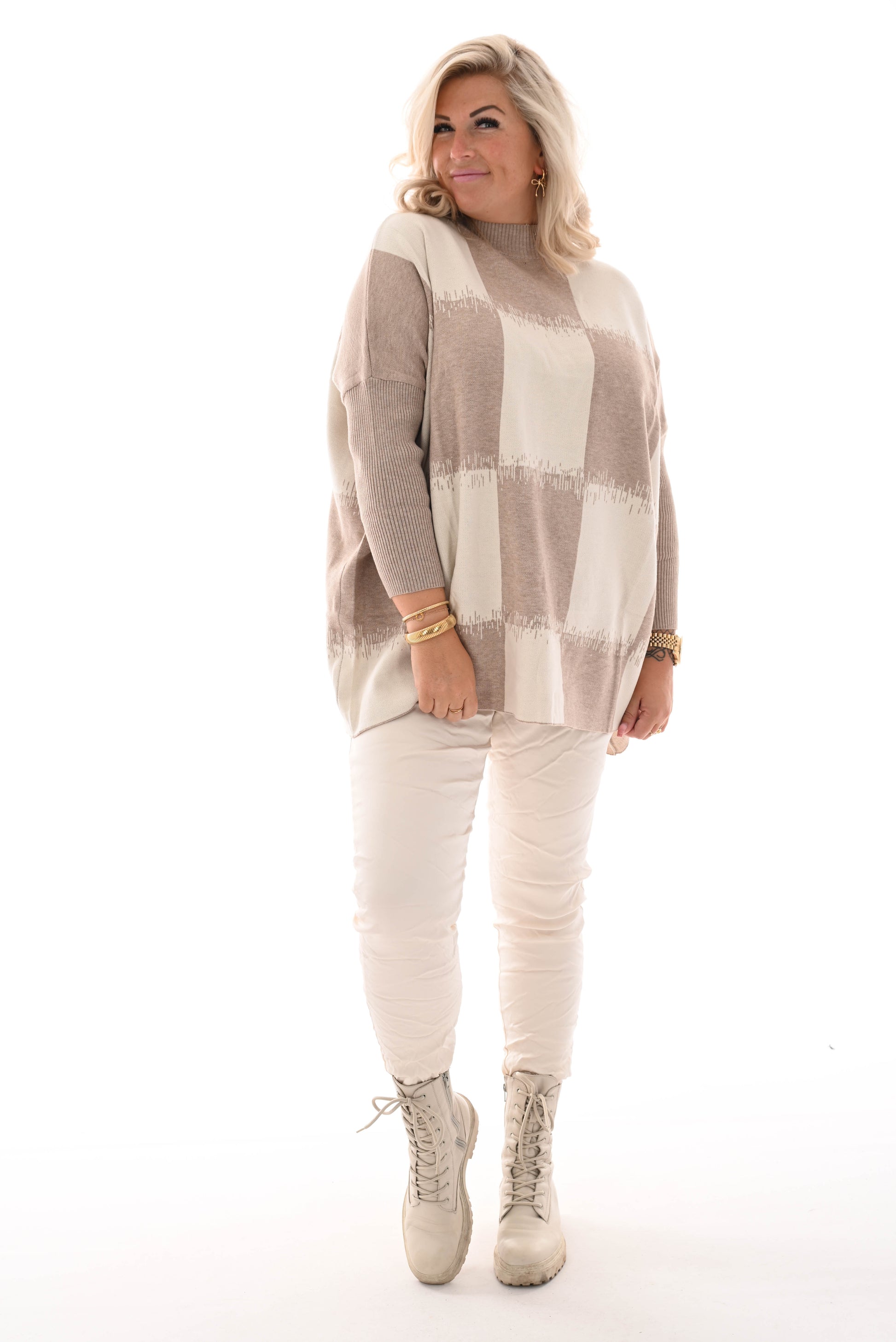 Oversized trui turtle neck vierkant beige