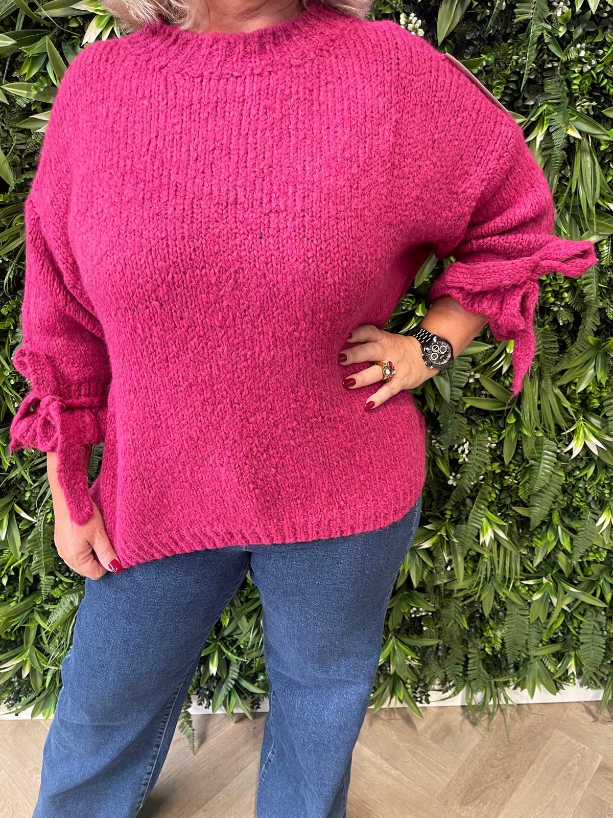 Gebreide trui roezelmouwen met strik magenta