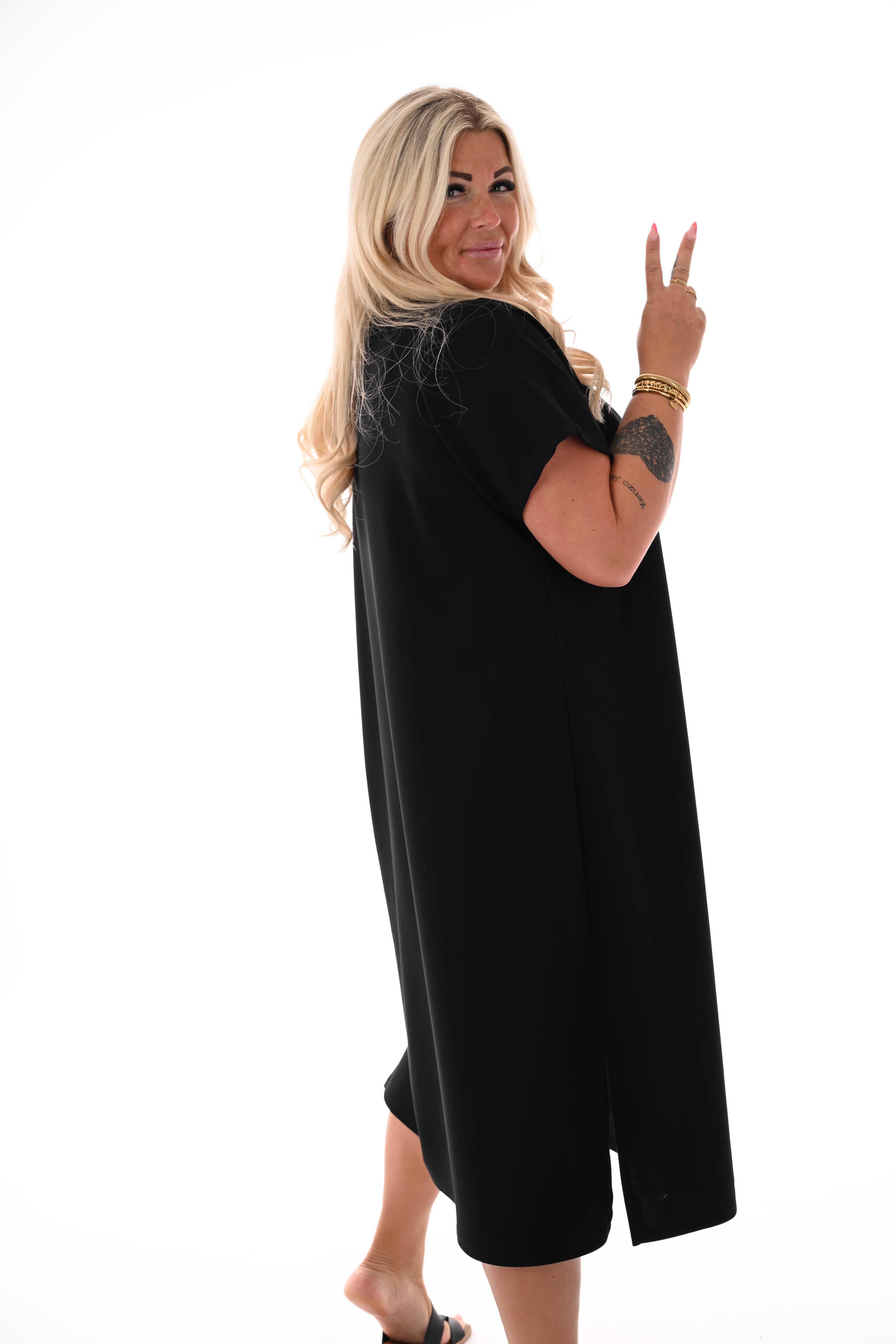 Sweaterdress v-hals kapmouwen uni zwart