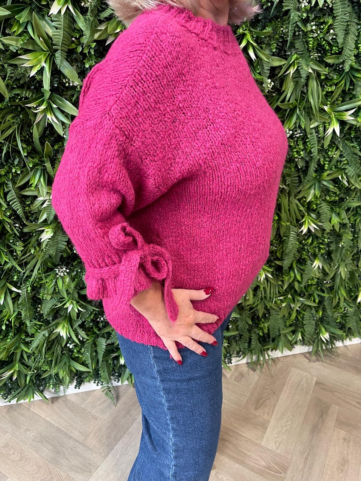 Gebreide trui roezelmouwen met strik magenta