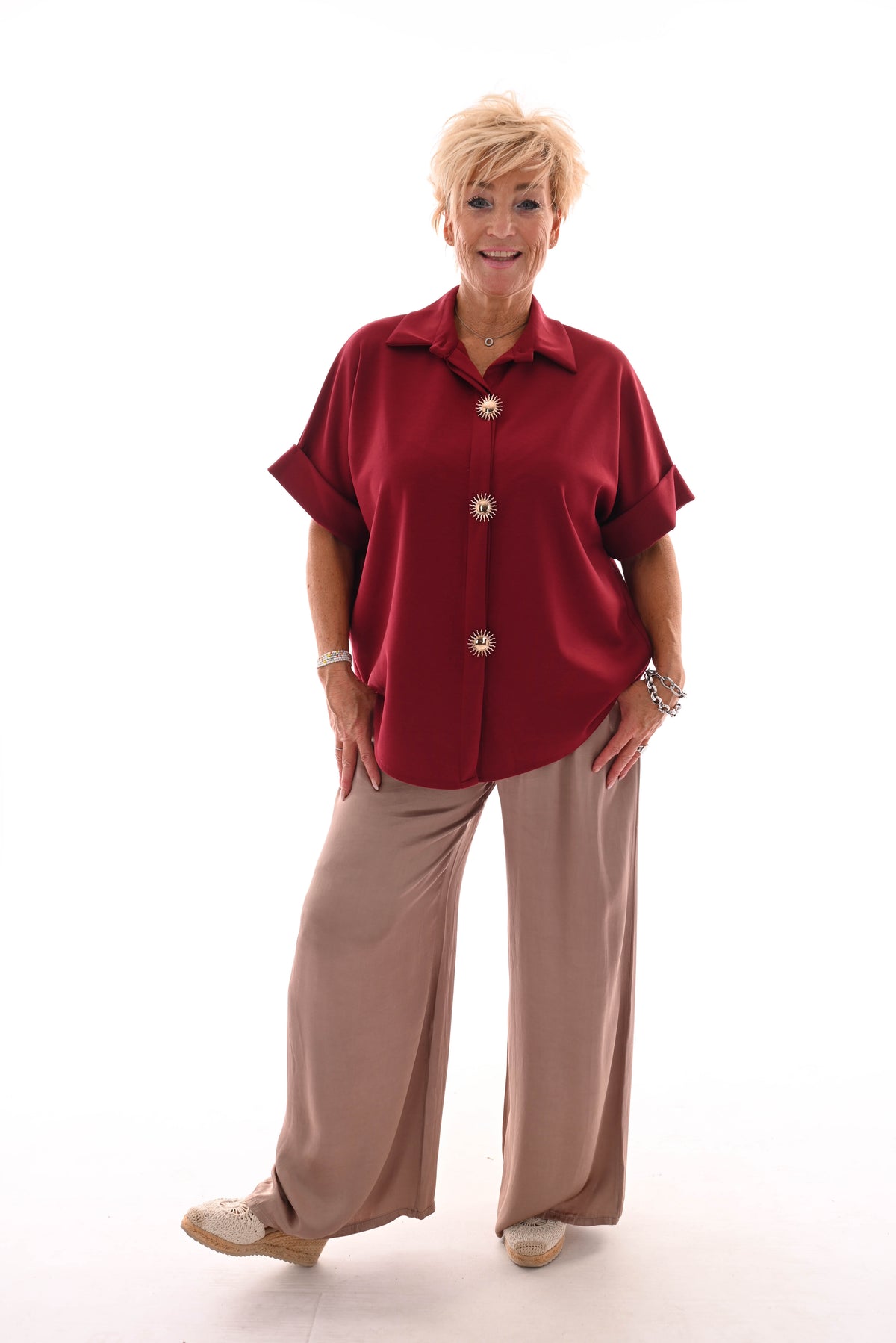 Jogging doorknoop blouse broche zon rood