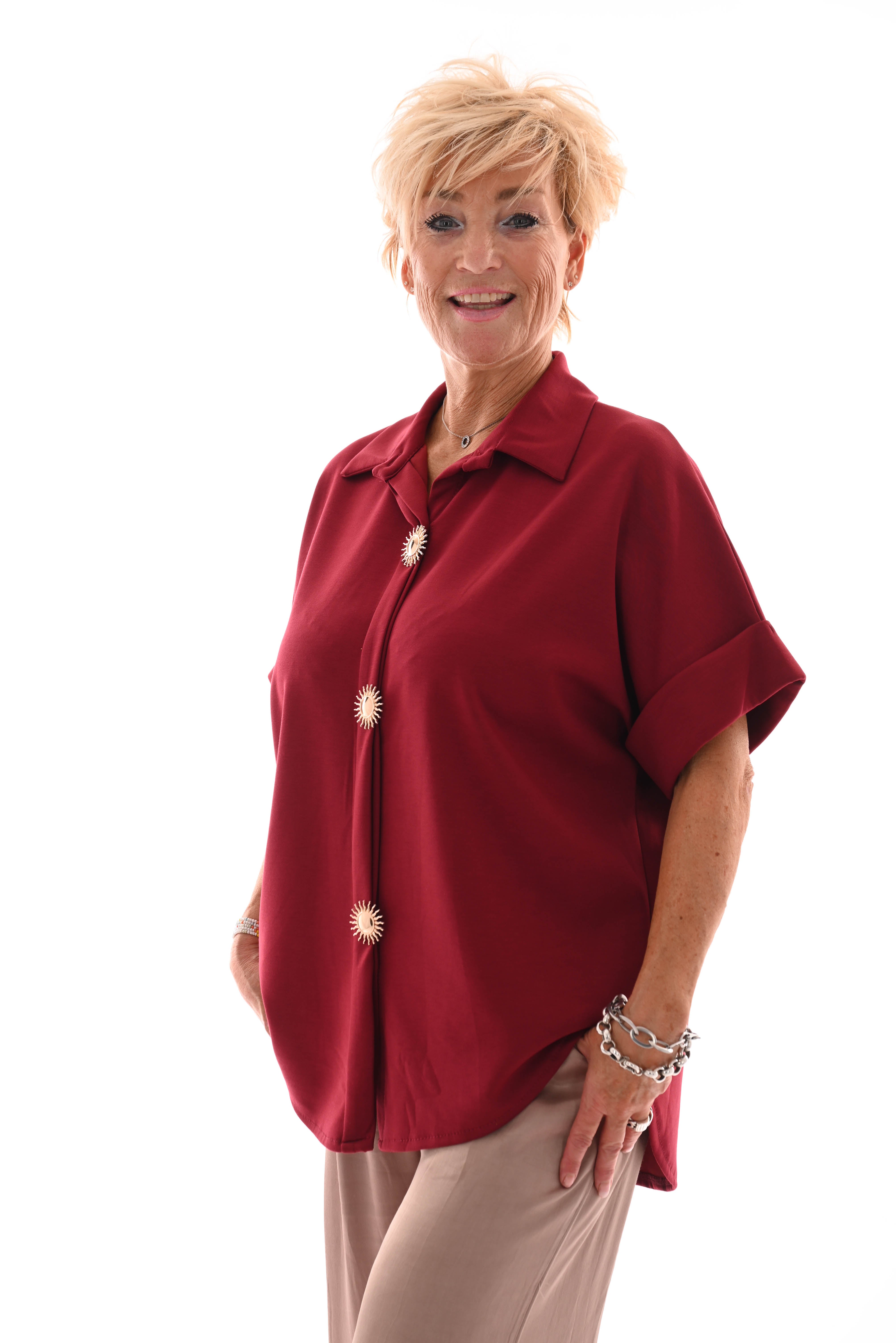Jogging doorknoop blouse broche zon rood