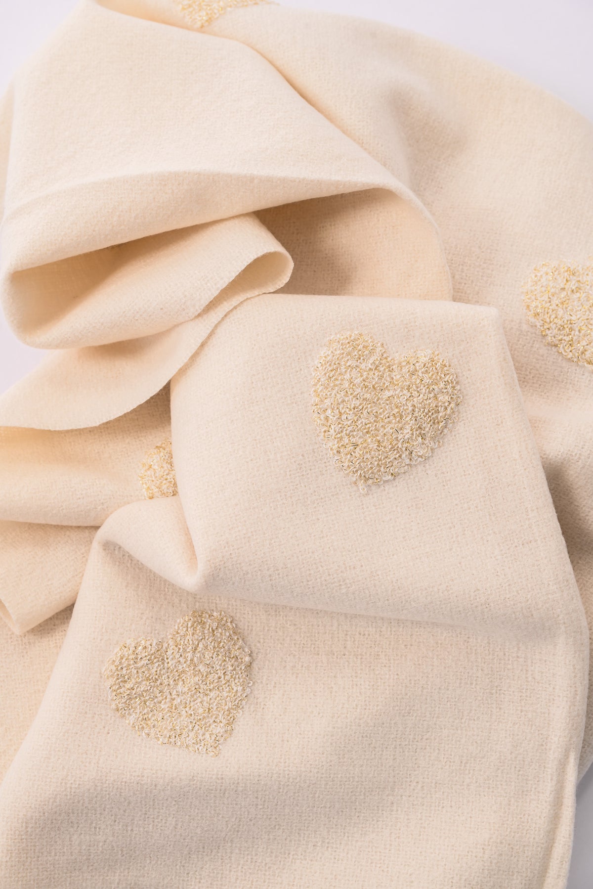 Sjaal teddy hartjes met lurex roomwit