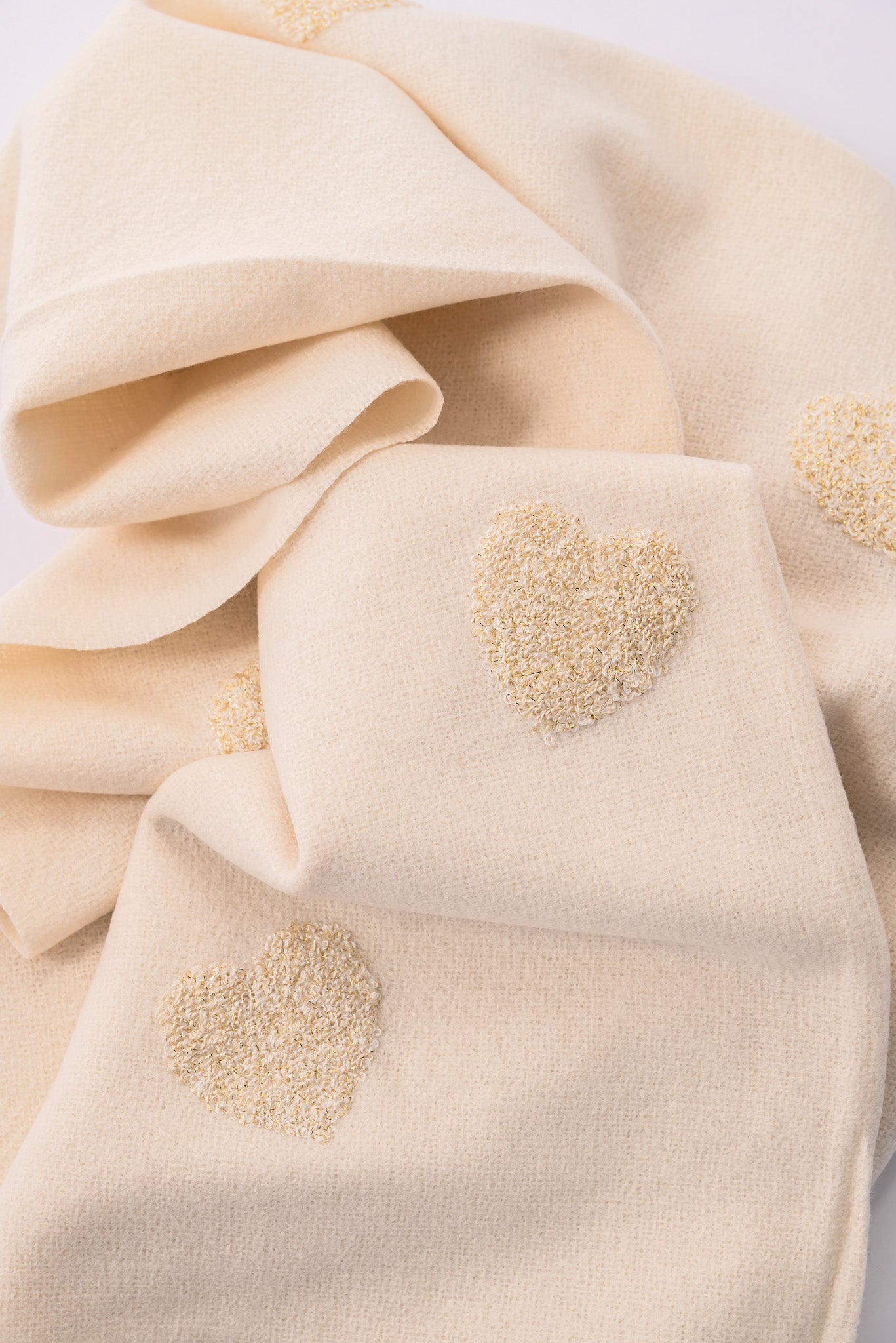 Sjaal teddy hartjes met lurex roomwit
