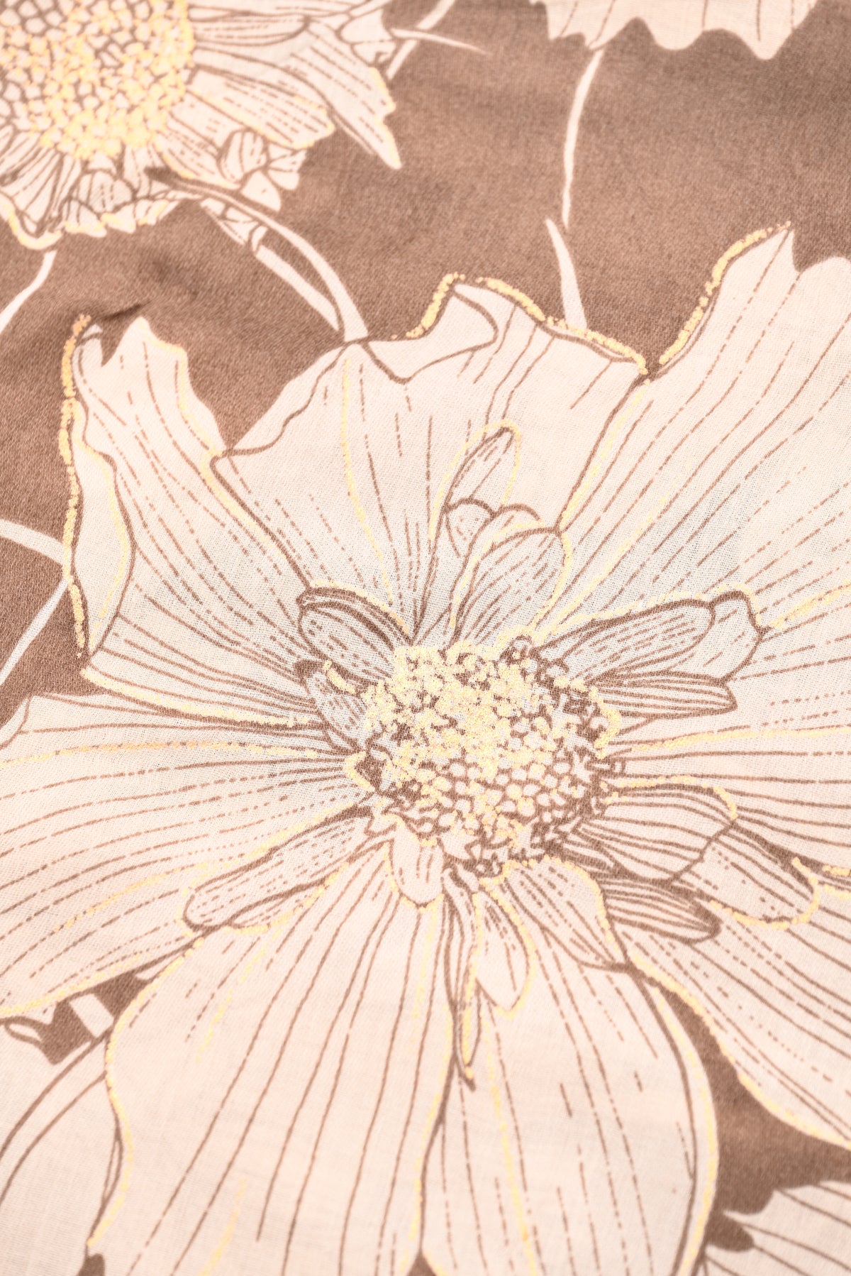 Sjaal grote bloemen donkerbruin