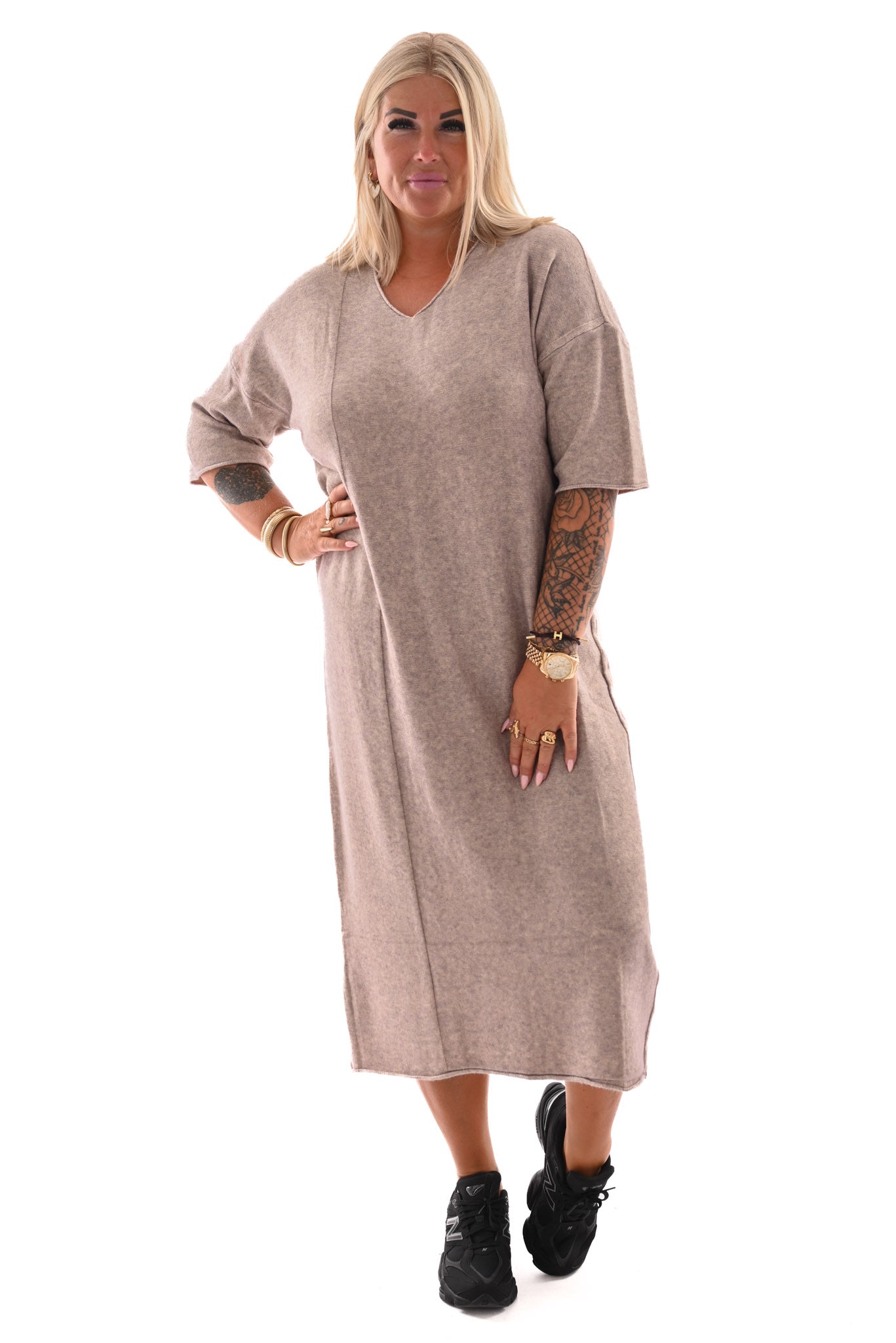 Lang gebreide jurk v-hals korte mouwen beige
