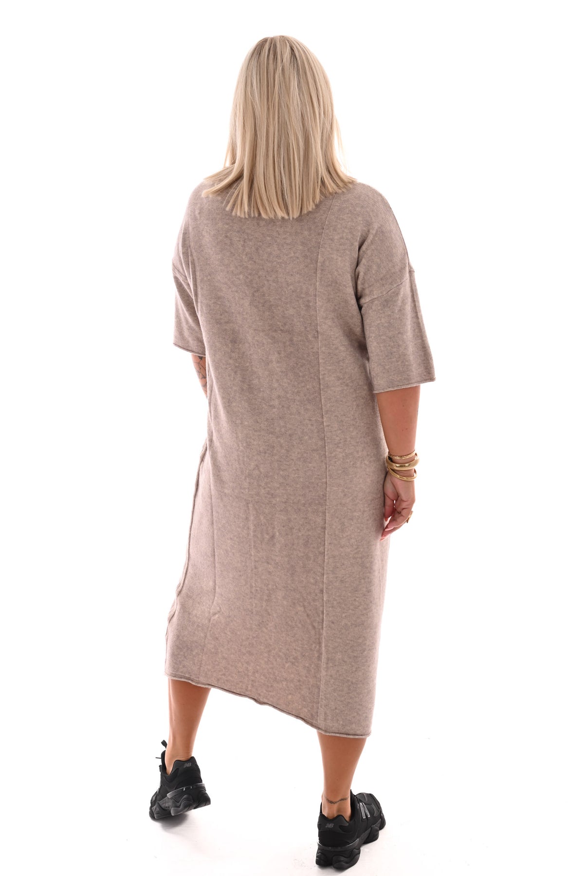 Lang gebreide jurk v-hals korte mouwen beige