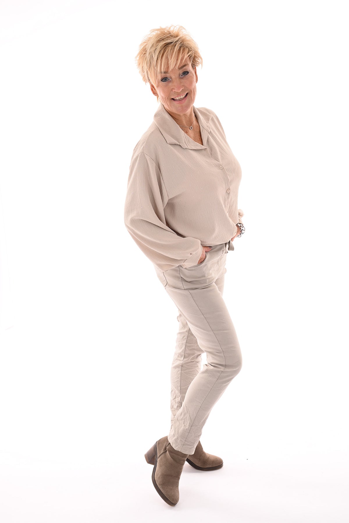 Doorknoop blouse strass beige