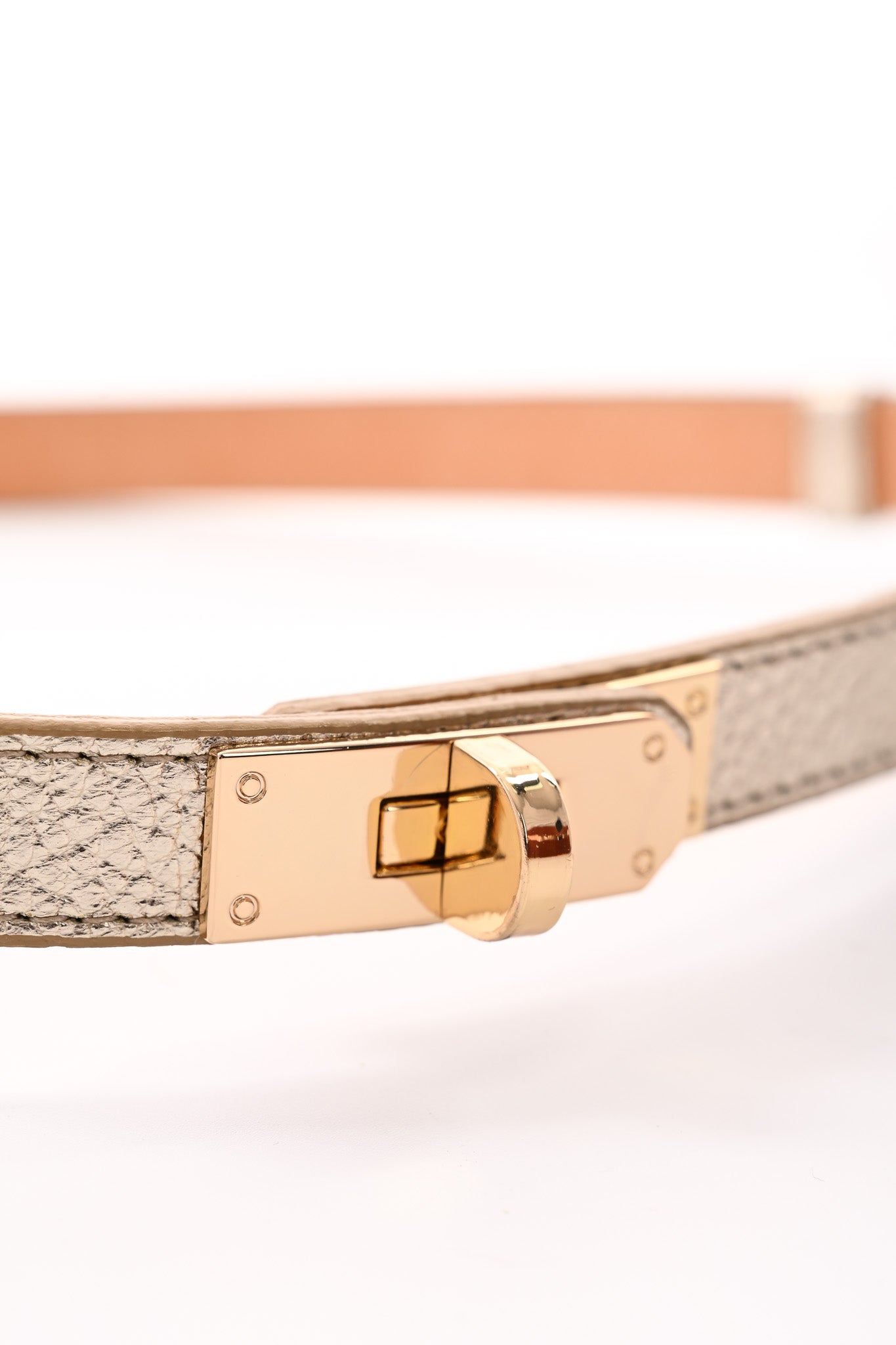 Leren smalle riem met gesp goud