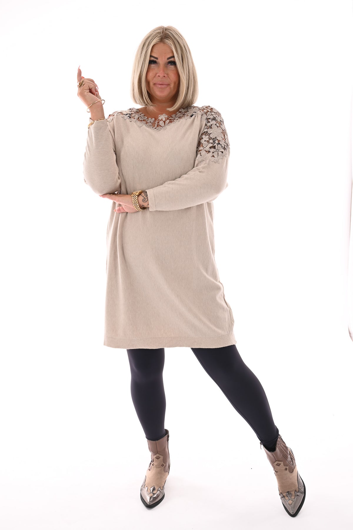 Tuniek bloemenhals beige