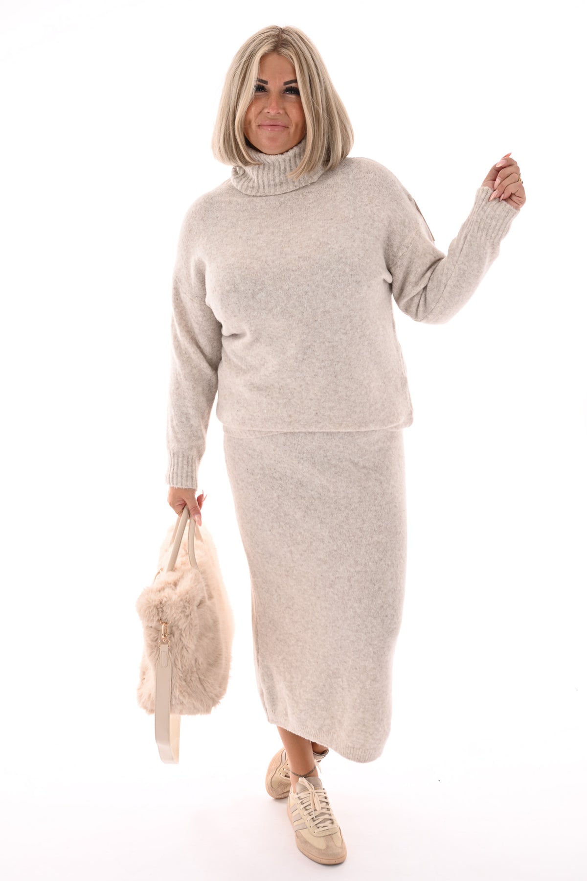 Gebreid set coltrui met rok beige