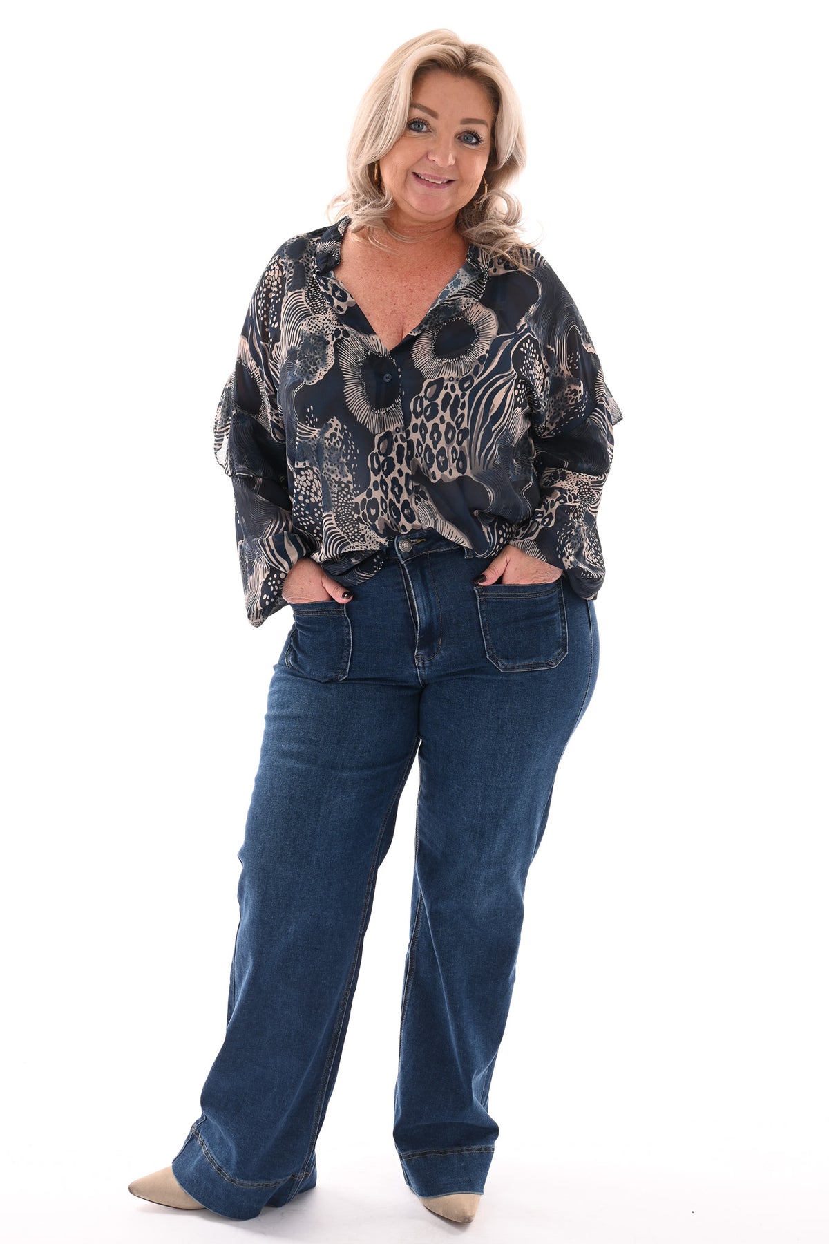 Doorknoop blouse mixed dierenprints marineblauw