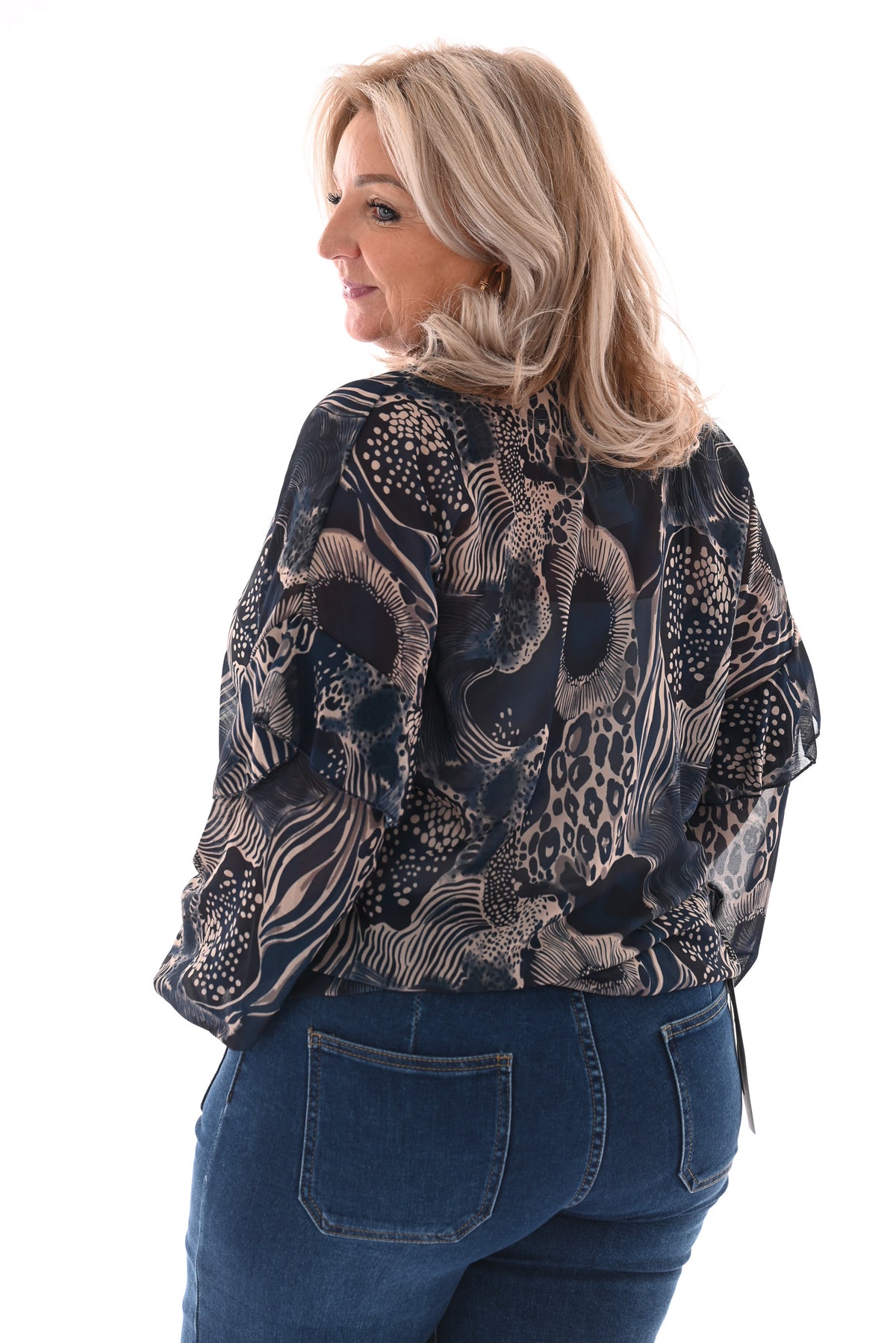 Doorknoop blouse mixed dierenprints marineblauw