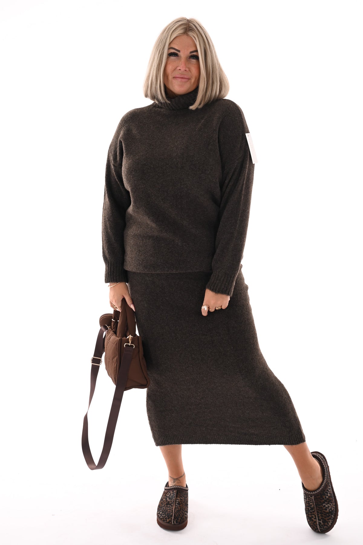 Gebreid set coltrui met rok donkerbruin