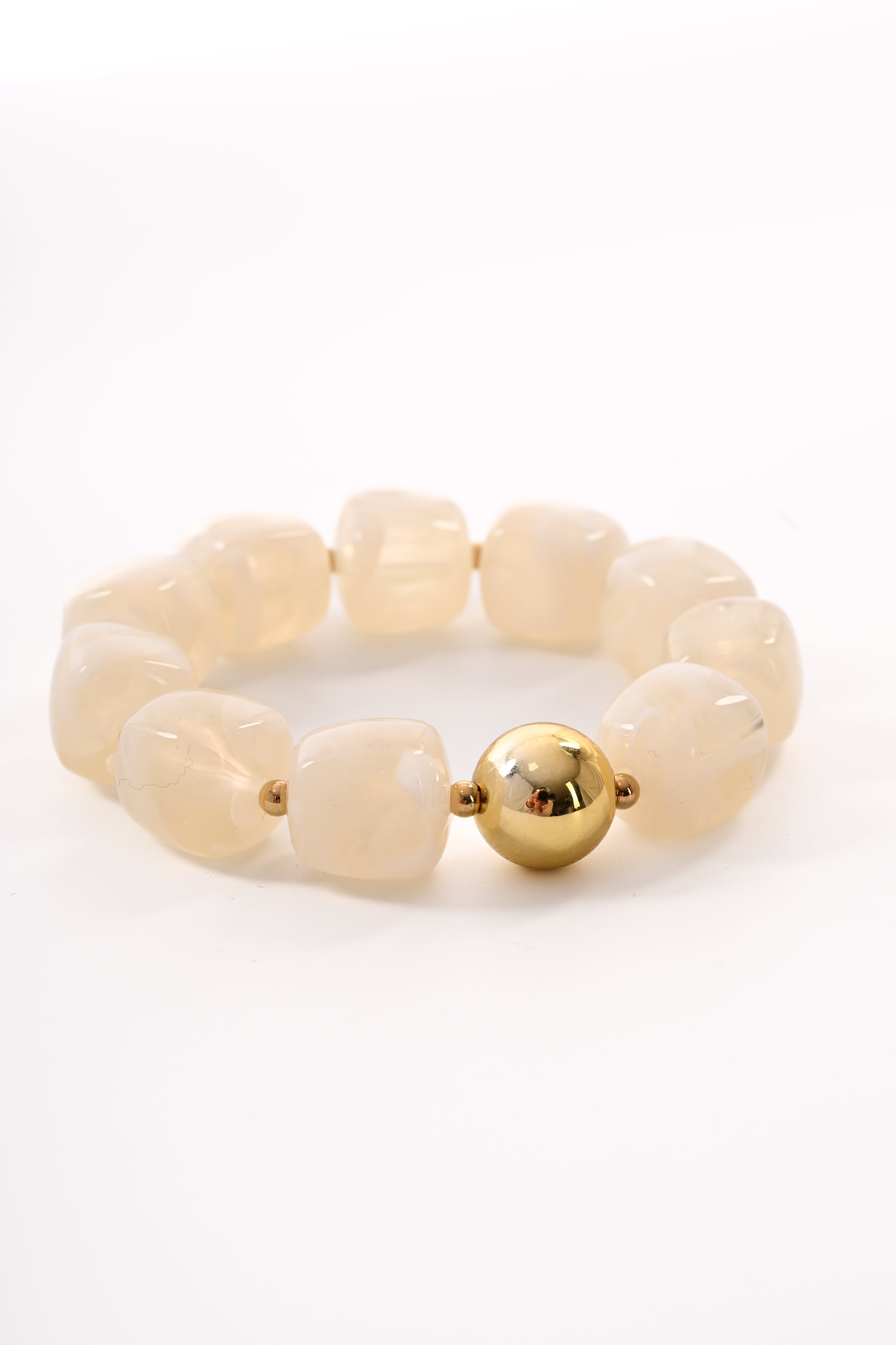 Armband vierkante kralen beige